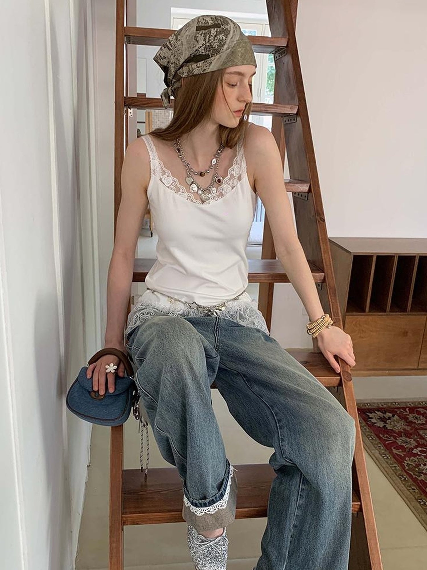 DIDDI MODA Vintage Lace Trimmed Distressed Relaxed Fit Jeans