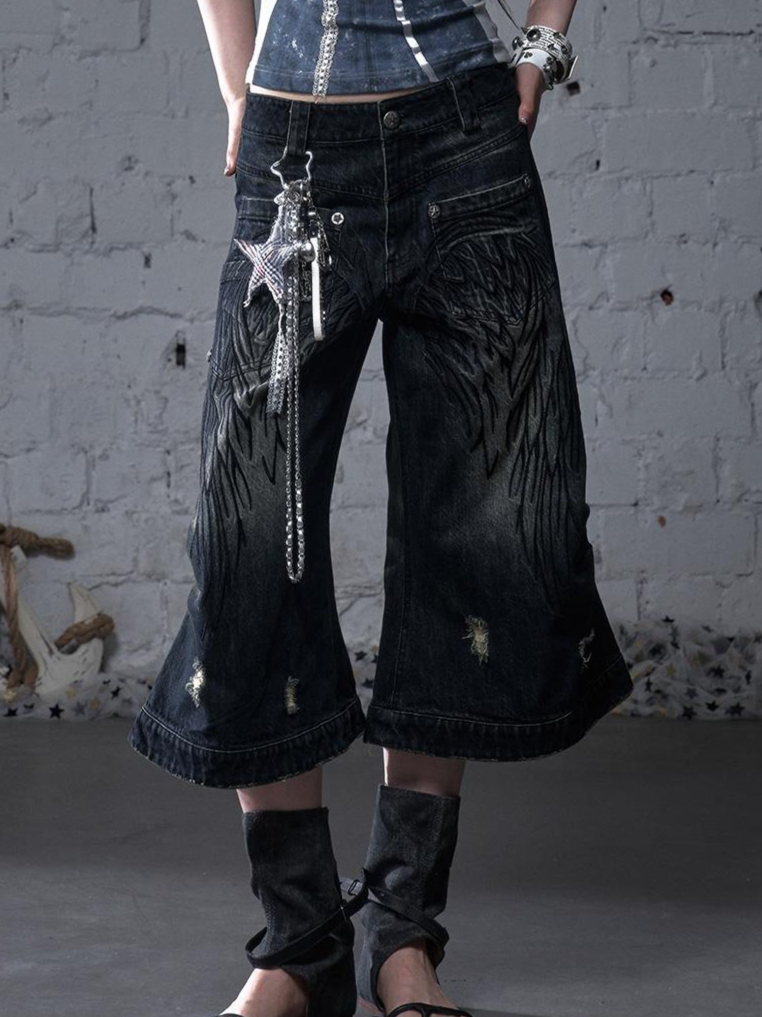NO ROMANCE Vintage Punk Street Distressed Embroidered Wide Leg Cropped Jeans