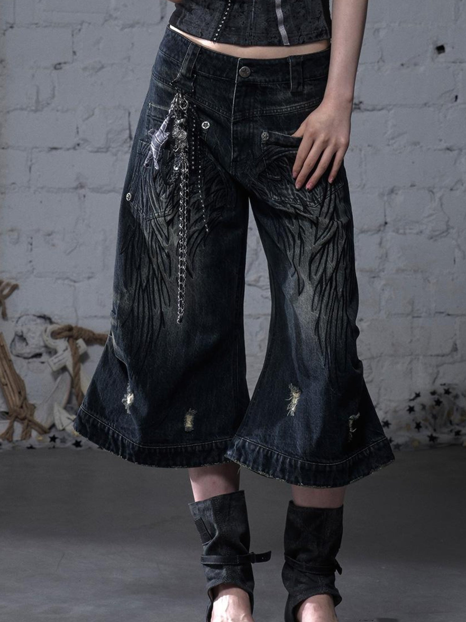 NO ROMANCE Vintage Punk Street Distressed Embroidered Wide Leg Cropped Jeans