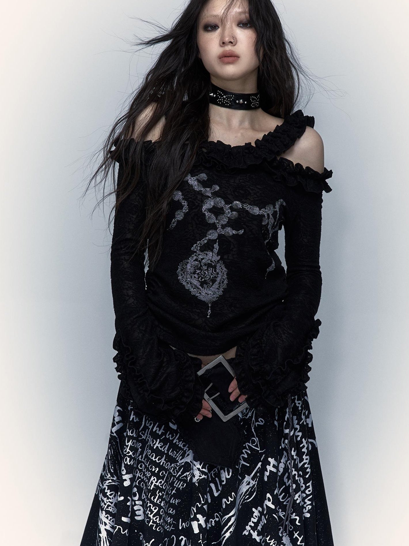 NO ROMANCE禁忌浪漫 Vintage Reversible Off-Shoulder Bell Sleeve Knit T-Shirt