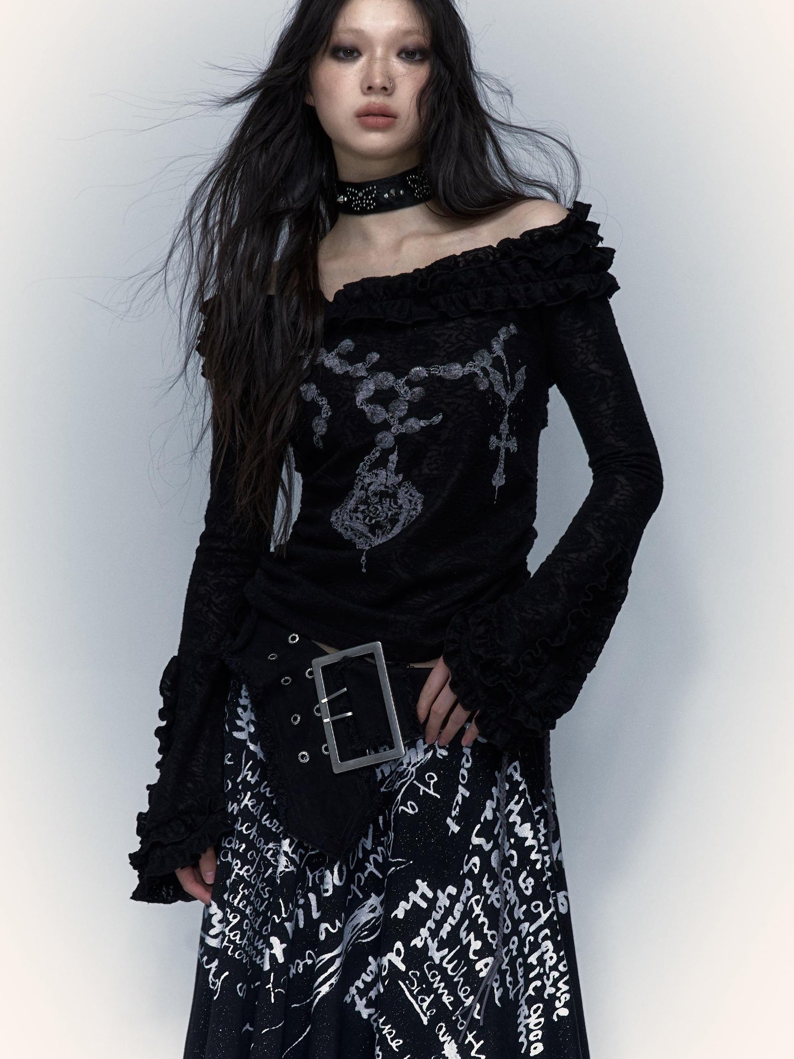 NO ROMANCE禁忌浪漫 Vintage Reversible Off-Shoulder Bell Sleeve Knit T-Shirt