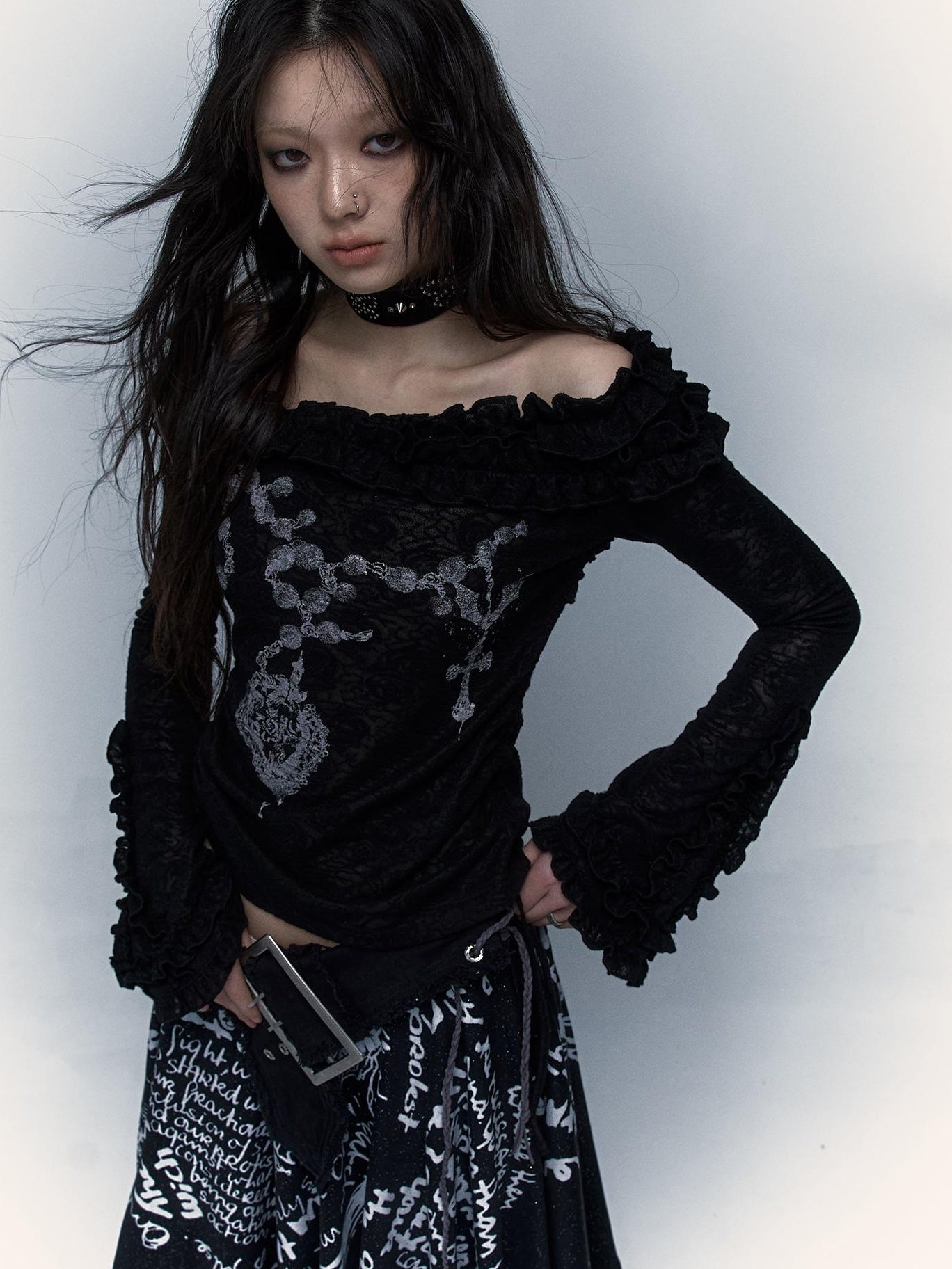 NO ROMANCE禁忌浪漫 Vintage Reversible Off-Shoulder Bell Sleeve Knit T-Shirt