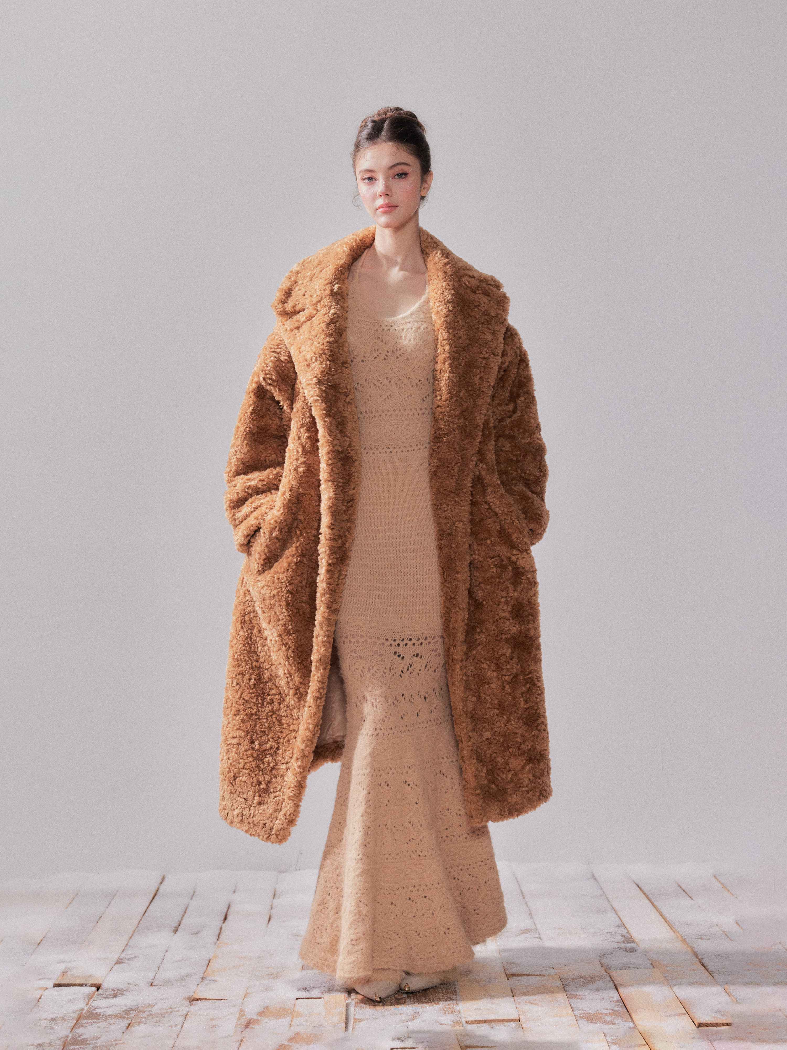 YZZI_HE_Teddy_Lambswool_Oversized_Lapel_Collar_Long_Loose_Fit_Women&