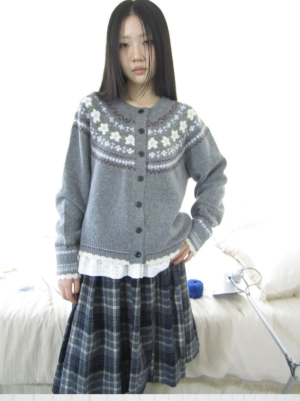 ang project Color Options
V-neck
Long Sleeve
Ribbed Hem And Cuffs
Kangaroo Pocket
Fair Isle Pattern
Button Front
Regular Fit
Model Height
Chest Size
Length Sweater