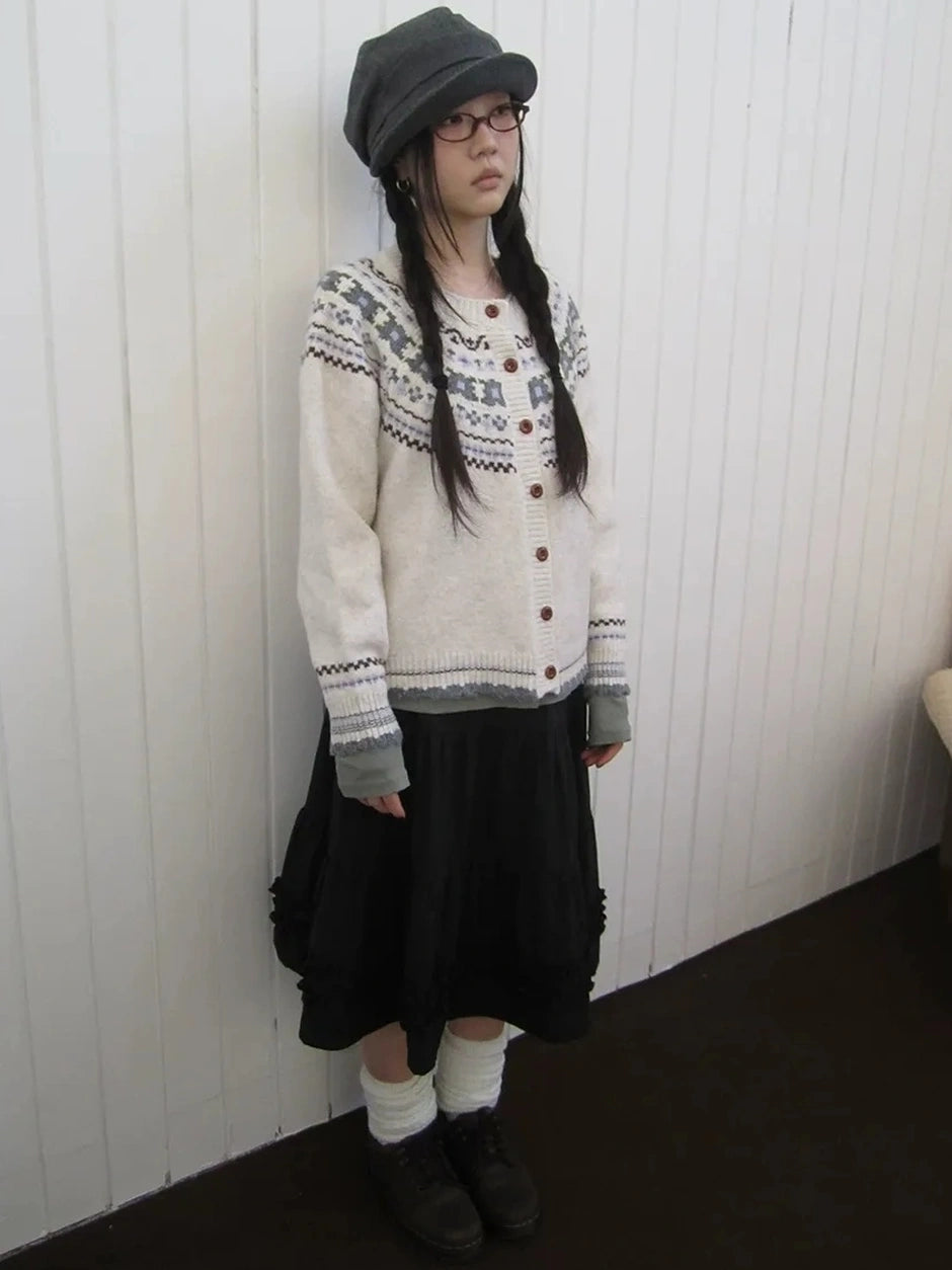 ang project Color Options
V-neck
Long Sleeve
Ribbed Hem And Cuffs
Kangaroo Pocket
Fair Isle Pattern
Button Front
Regular Fit
Model Height
Chest Size
Length Sweater