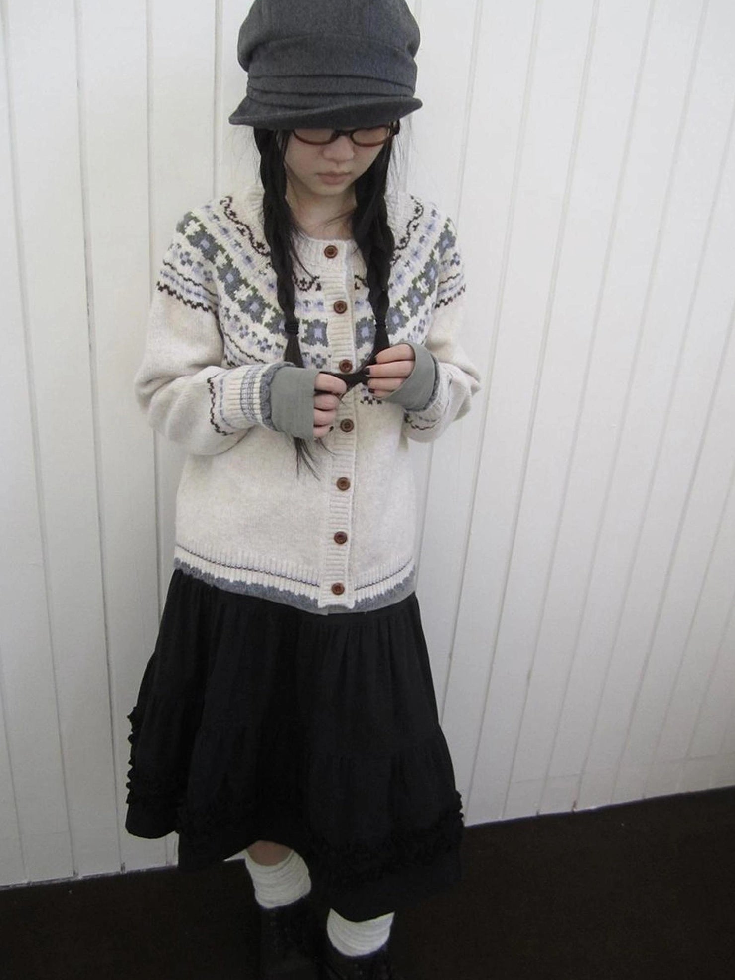 ang project Color Options
V-neck
Long Sleeve
Ribbed Hem And Cuffs
Kangaroo Pocket
Fair Isle Pattern
Button Front
Regular Fit
Model Height
Chest Size
Length Sweater