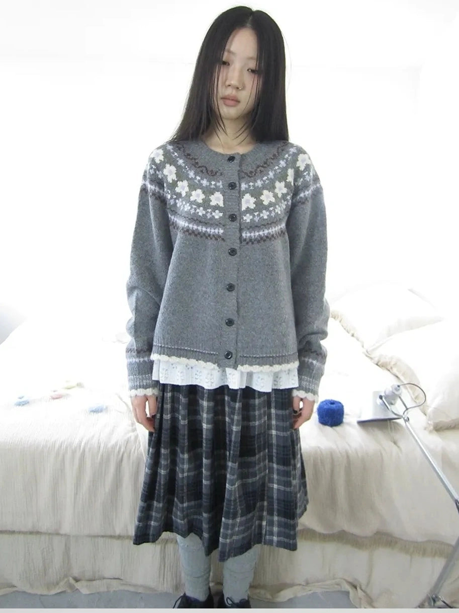 ang project Color Options
V-neck
Long Sleeve
Ribbed Hem And Cuffs
Kangaroo Pocket
Fair Isle Pattern
Button Front
Regular Fit
Model Height
Chest Size
Length Sweater