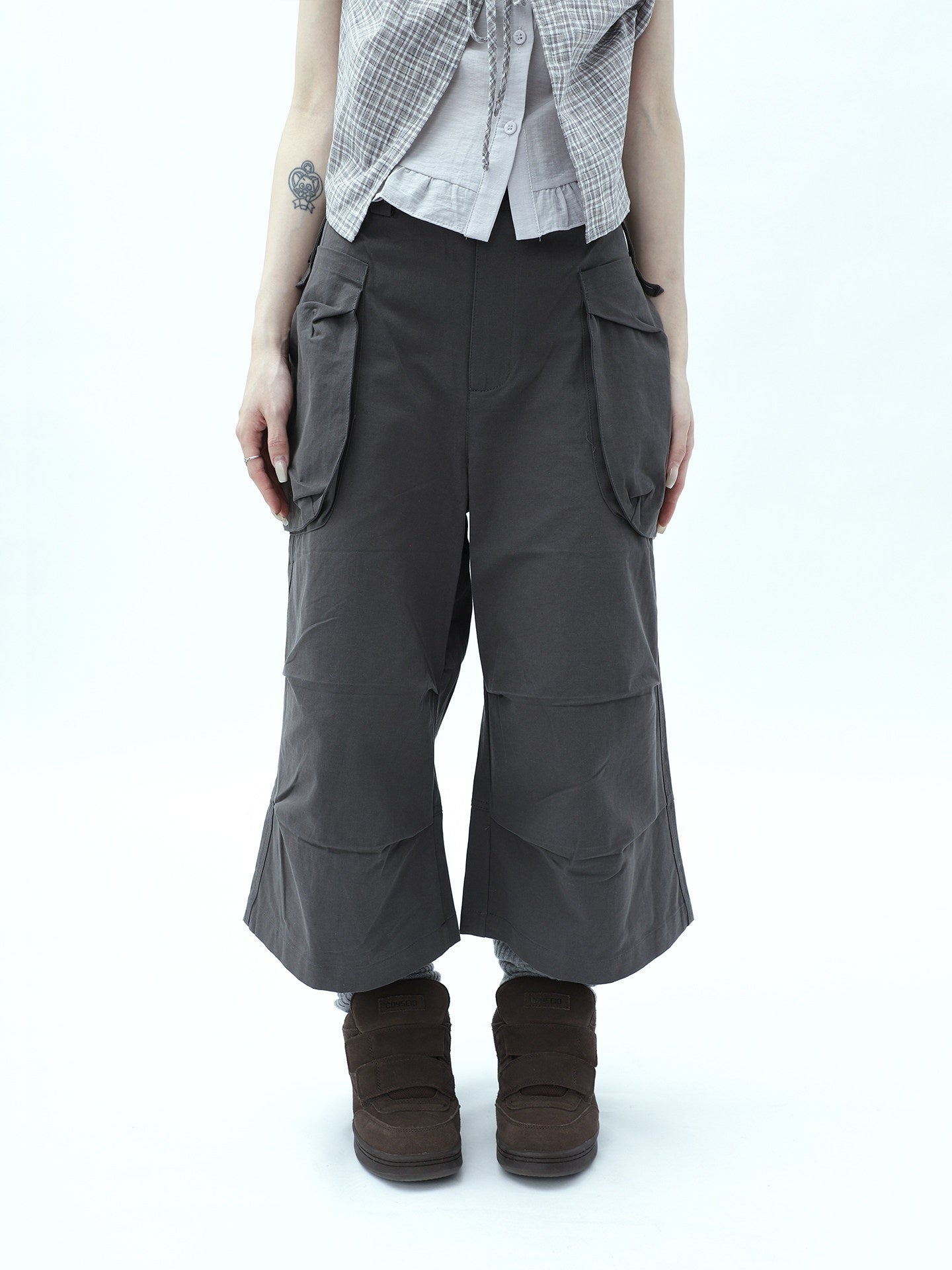 ang_project_Dark_Gray_Cropped_Pleated_Pocket_Cargo_Women&