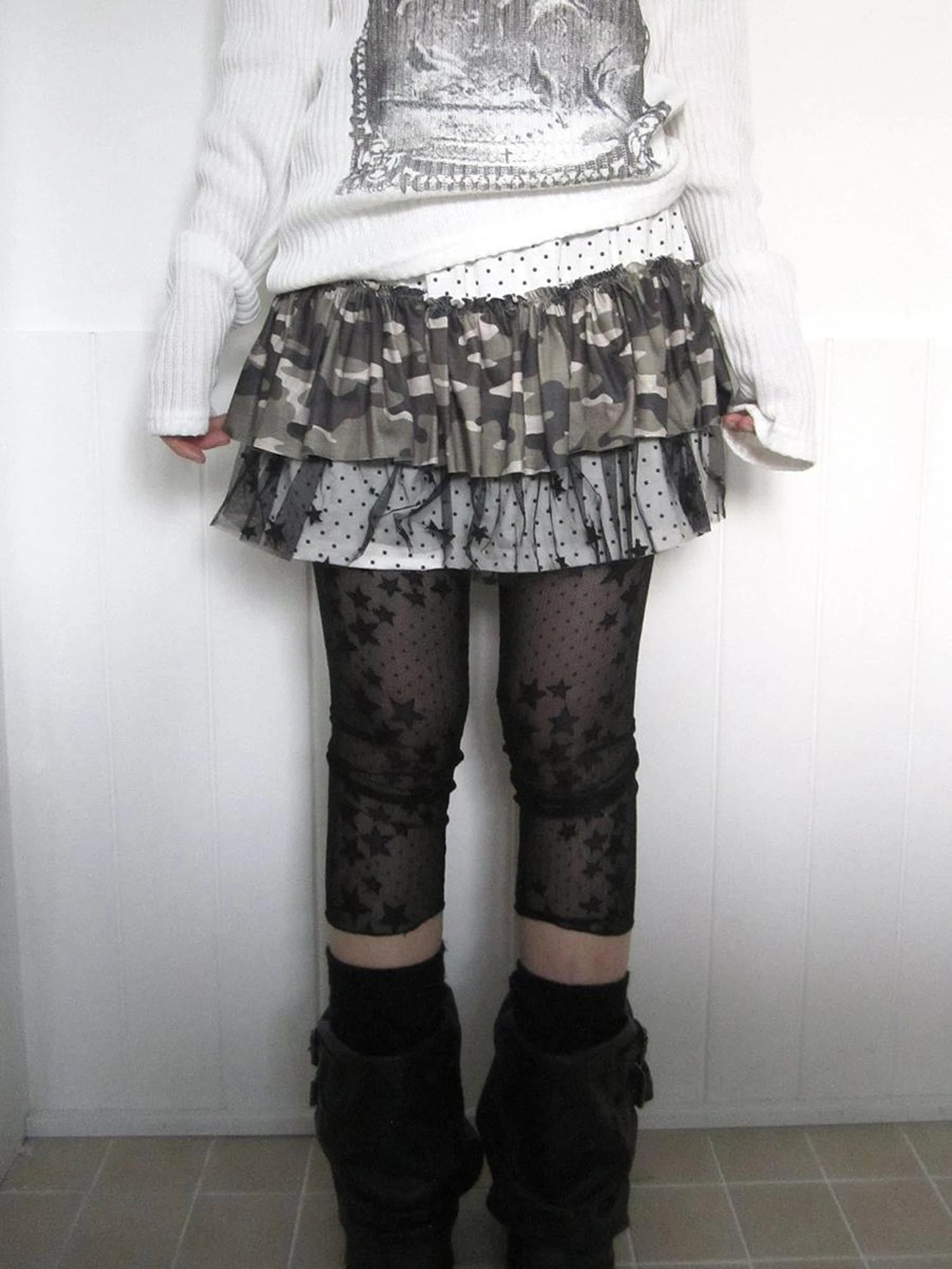 Millennial Lace Star Print Stretch Capri Leggings