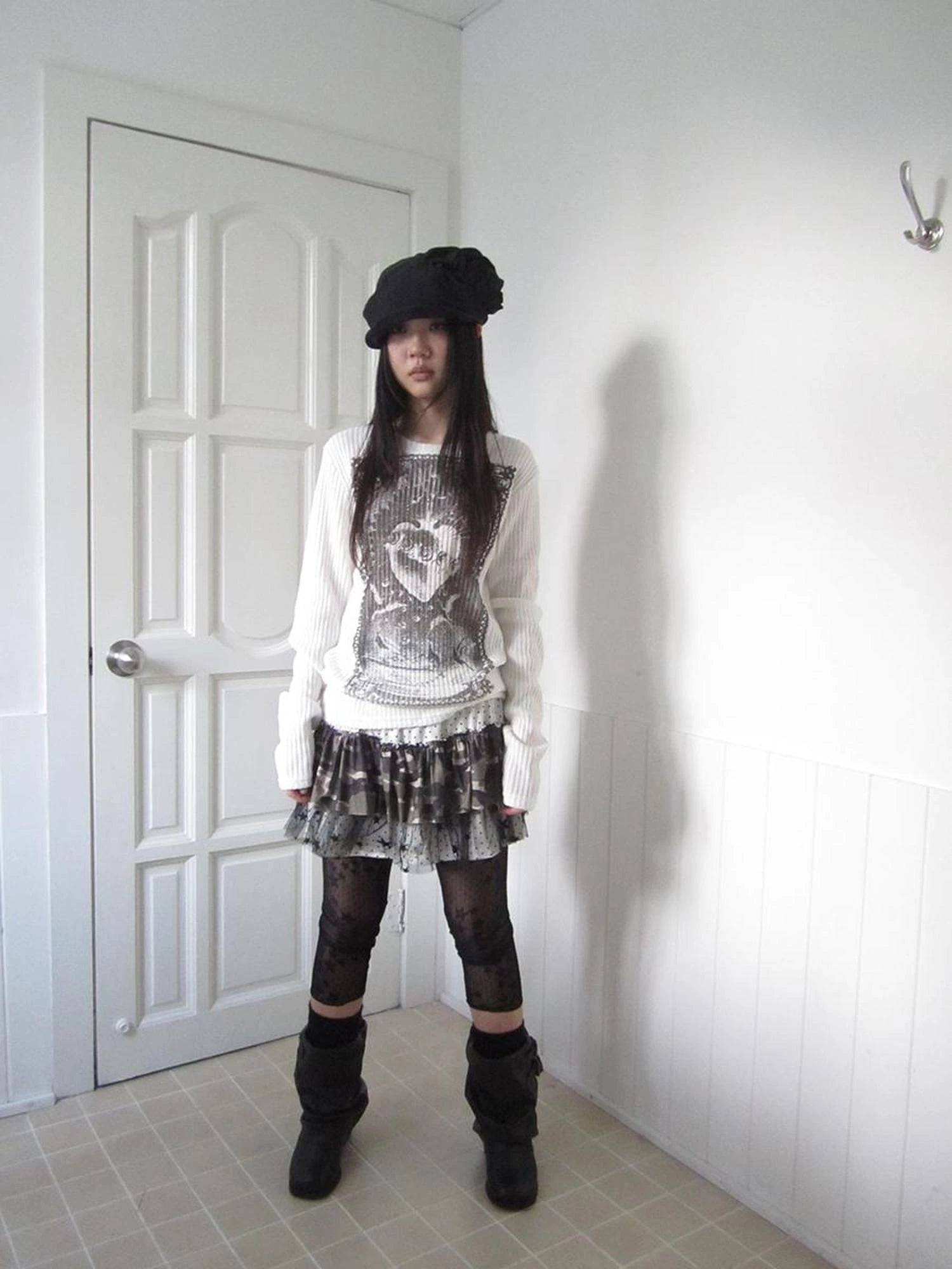 Millennial Lace Star Print Stretch Capri Leggings