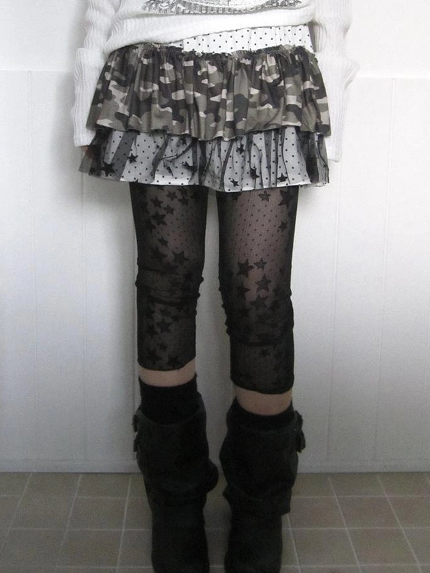 Millennial Lace Star Print Stretch Capri Leggings