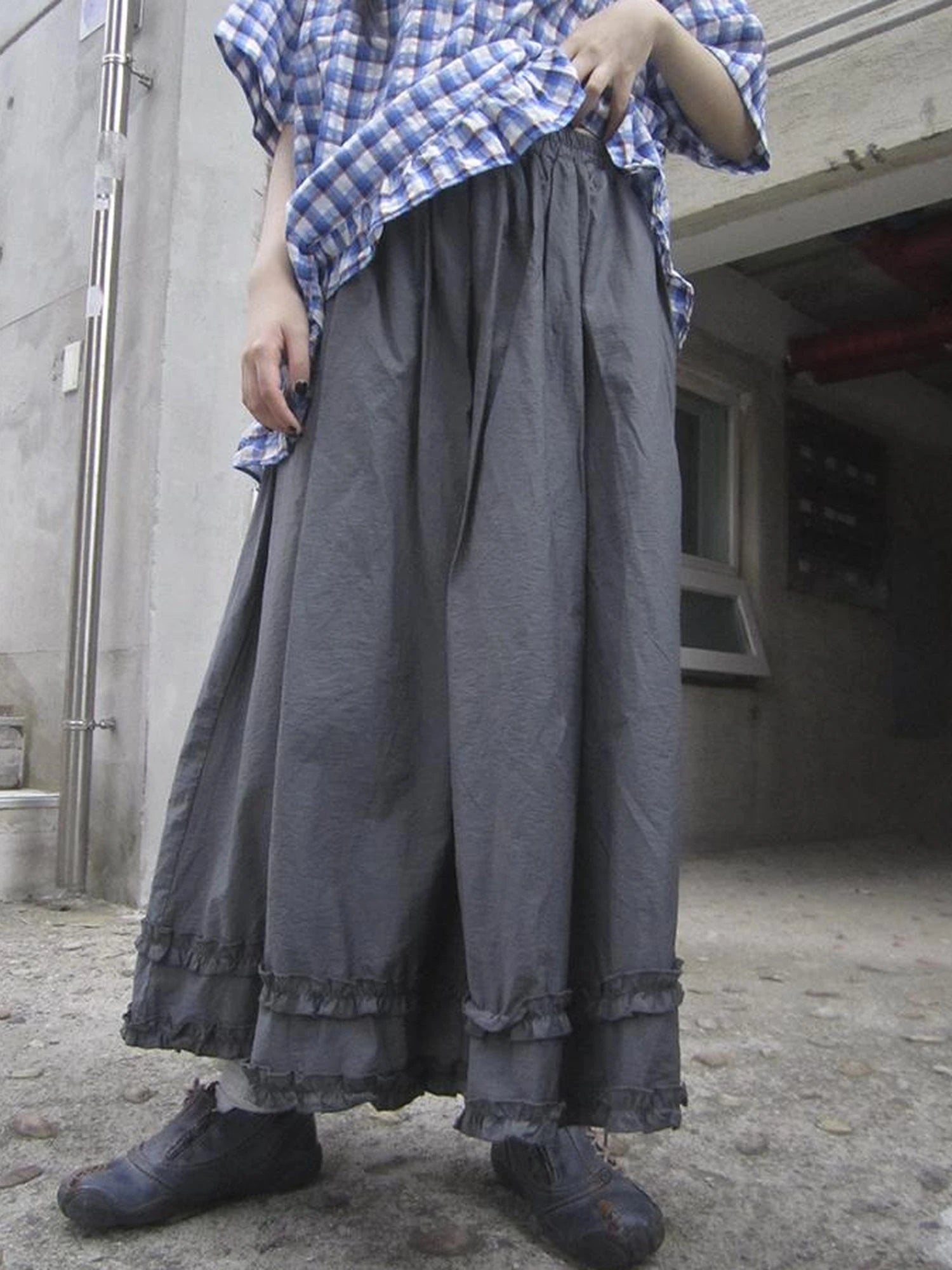 Retro Gray A Line Skirt With Lace Hem And Elastic Waist