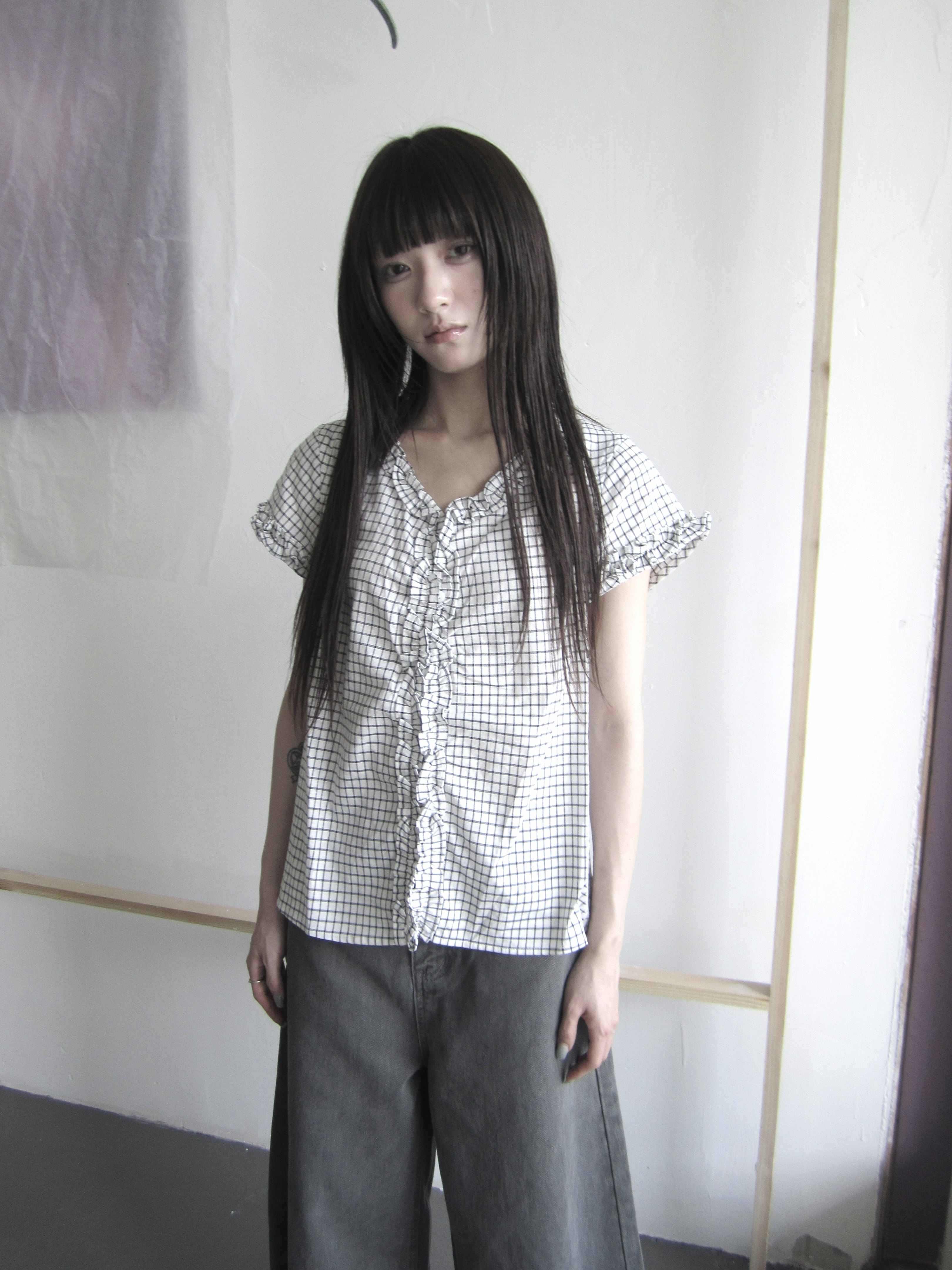 ang_project_V-neck_Ruffle_Trim_Buttoned_Gingham_Cropped_Puff_Sleeve_Women&