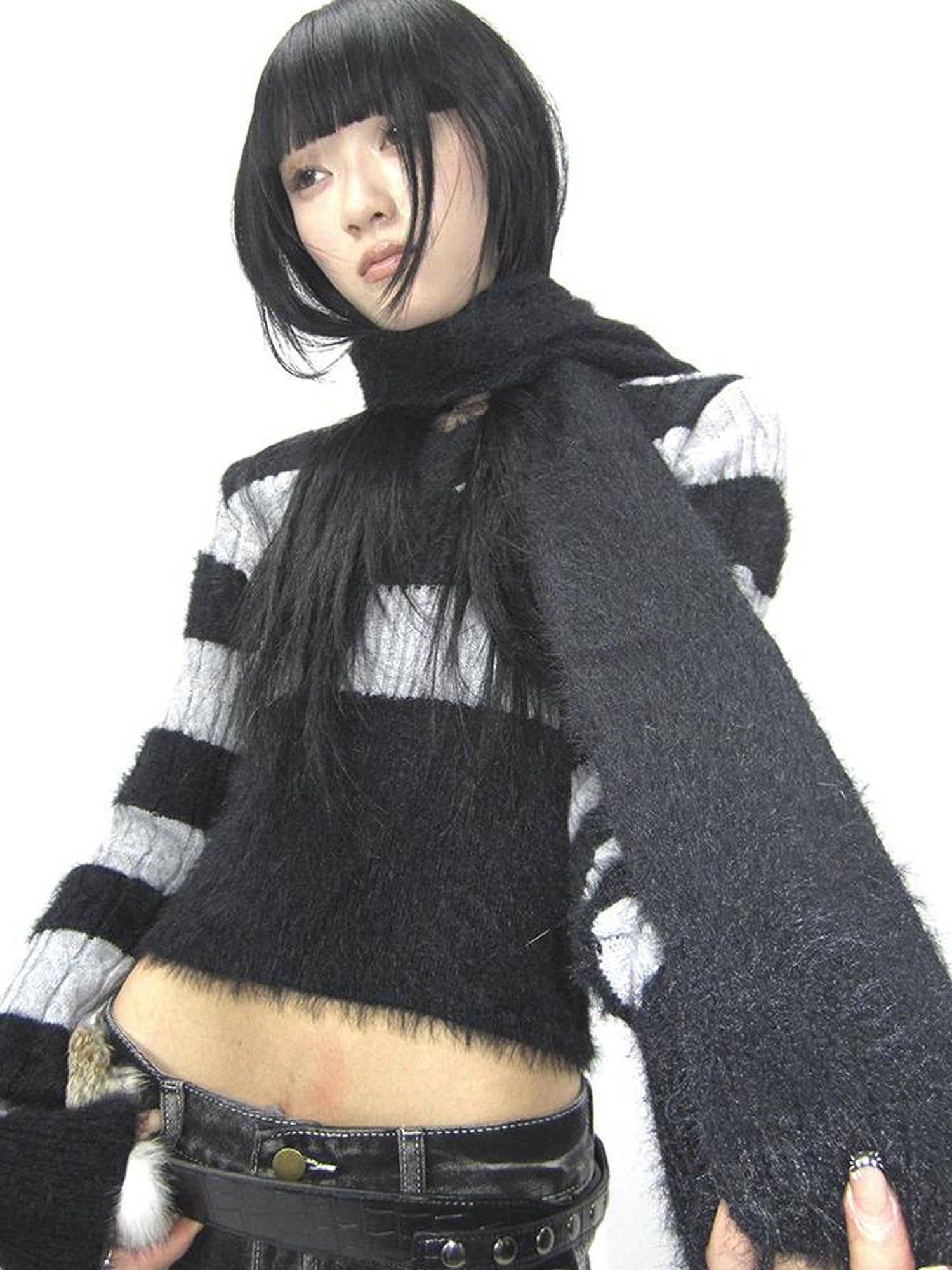 ang project V-neck Striped Knit Sweater Slim Fit Set