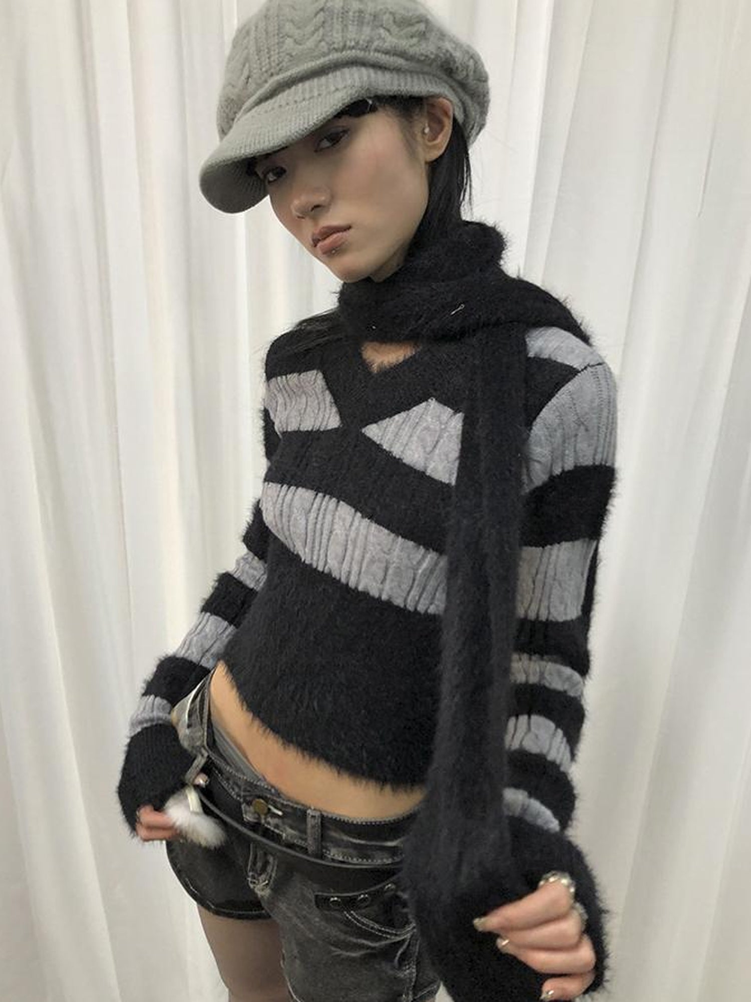 ang project V-neck Striped Knit Sweater Slim Fit Set