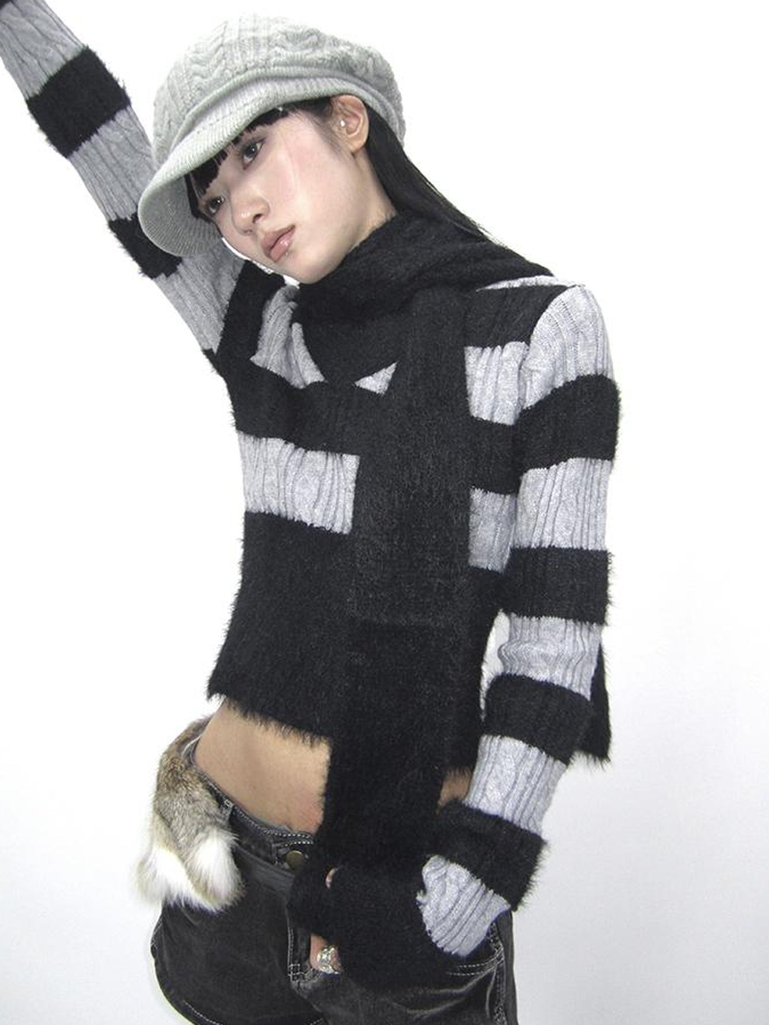 ang project V-neck Striped Knit Sweater Slim Fit Set