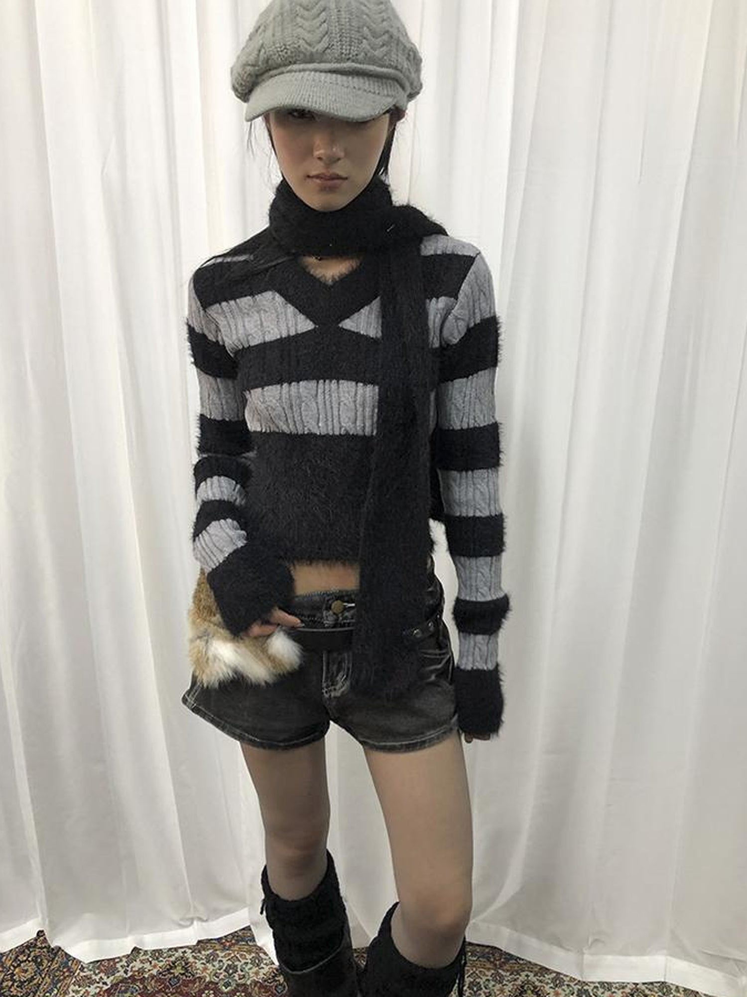 ang project V-neck Striped Knit Sweater Slim Fit Set