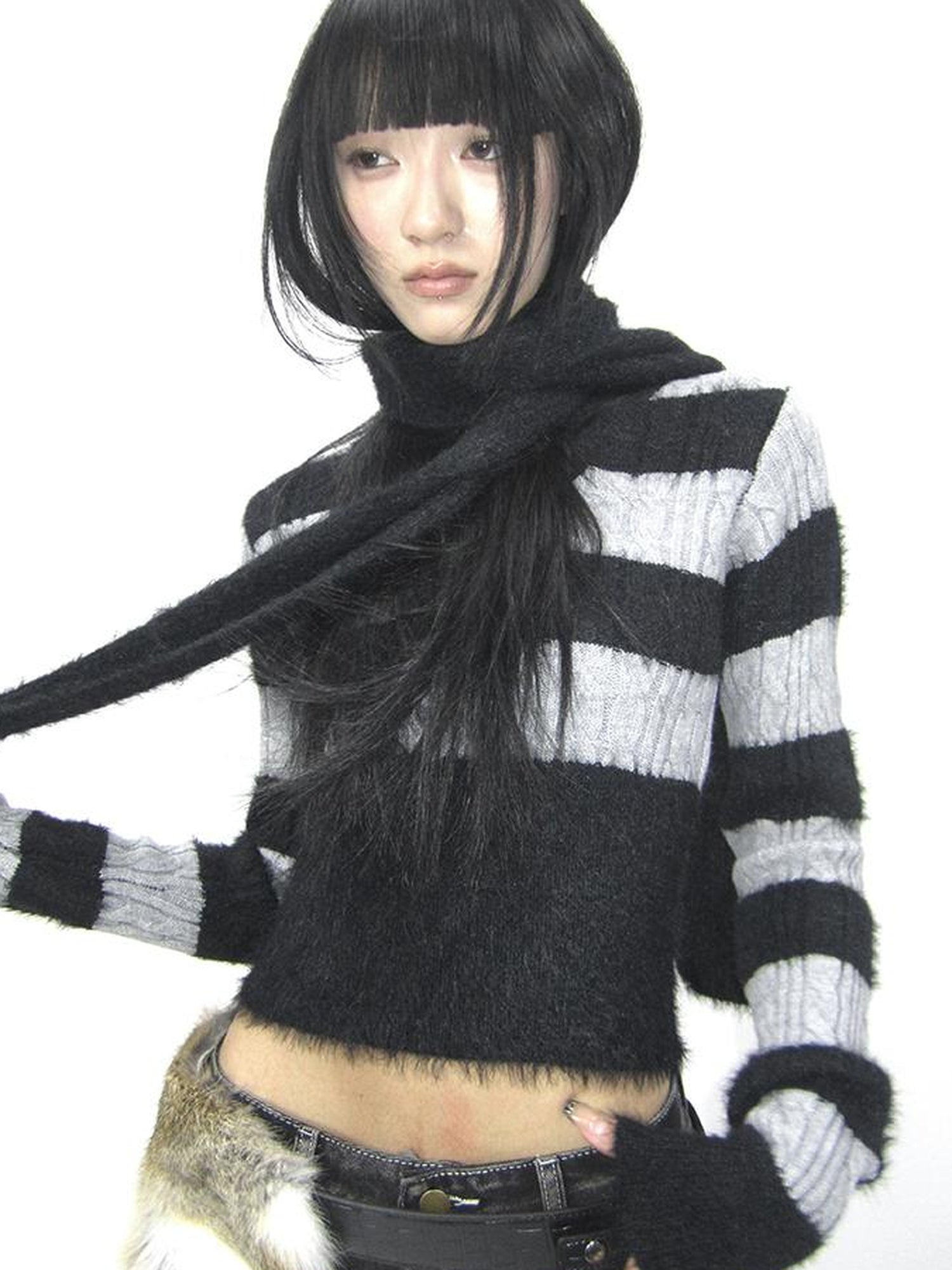 ang project V-neck Striped Knit Sweater Slim Fit Set