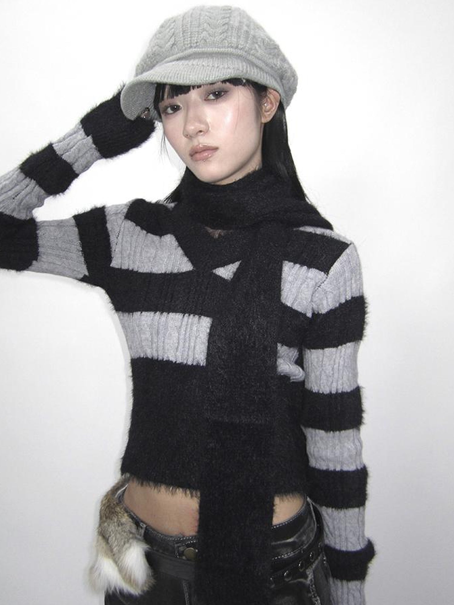 ang project V-neck Striped Knit Sweater Slim Fit Set
