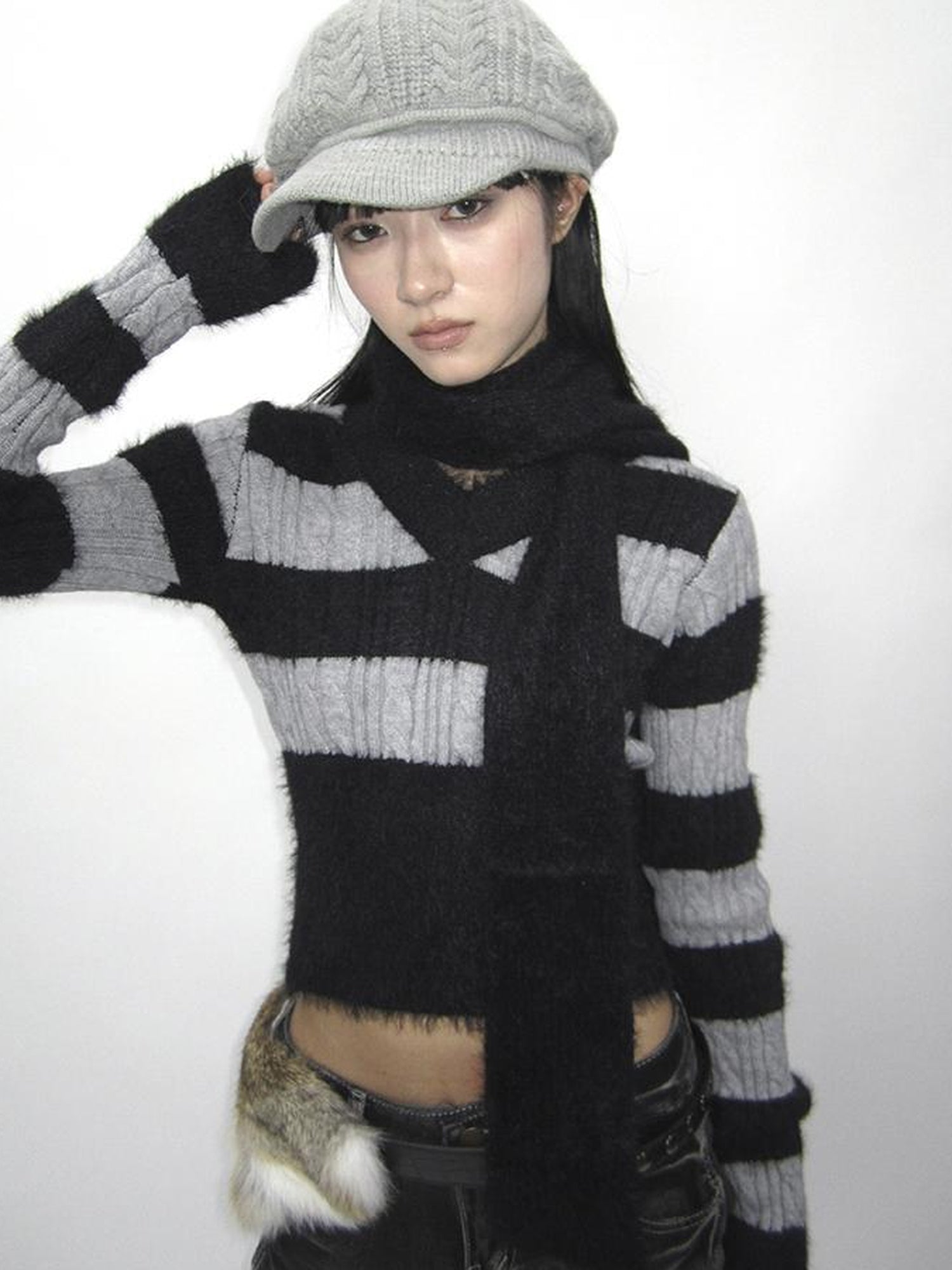 ang project V-neck Striped Knit Sweater Slim Fit Set