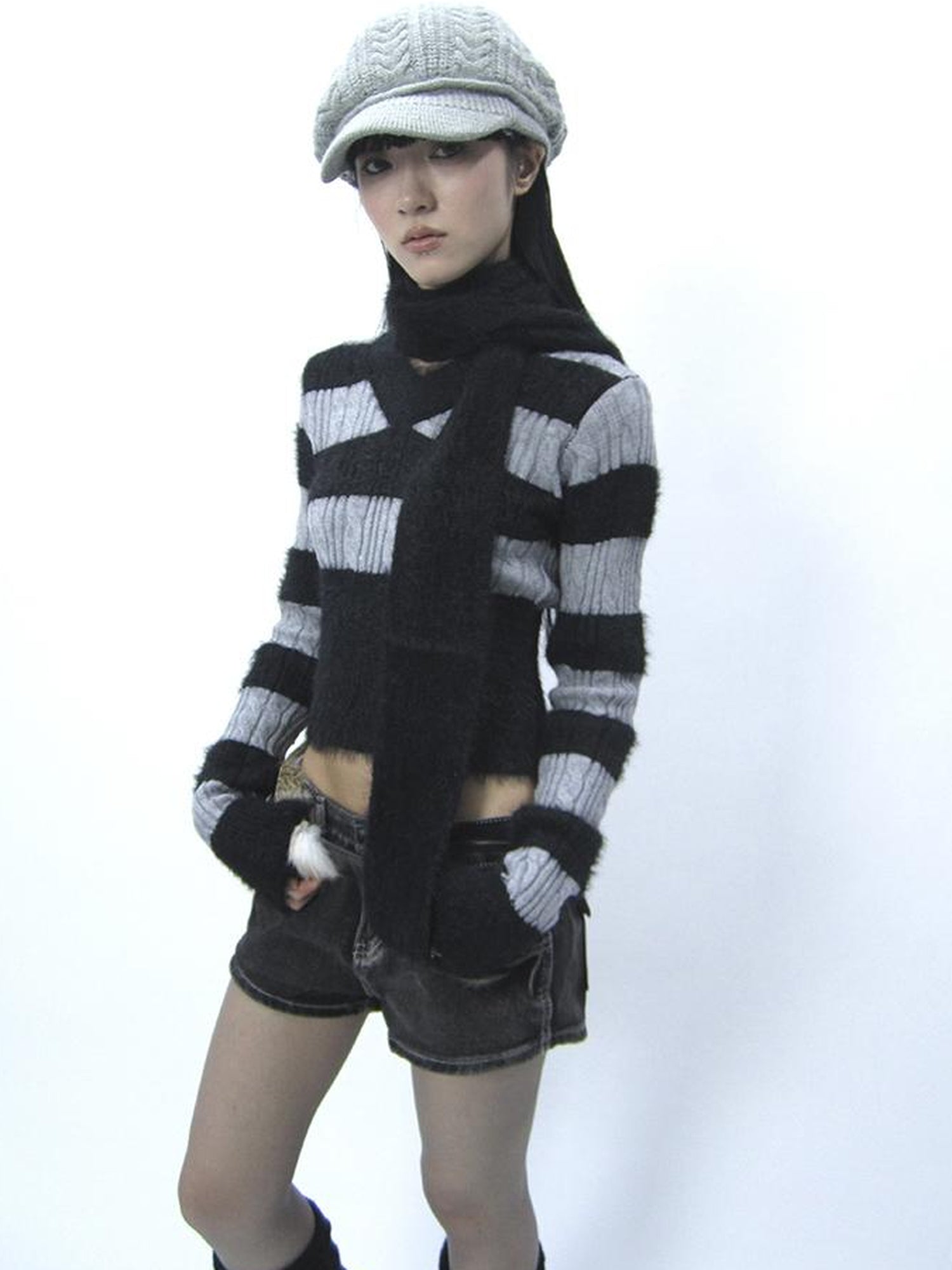 ang project V-neck Striped Knit Sweater Slim Fit Set