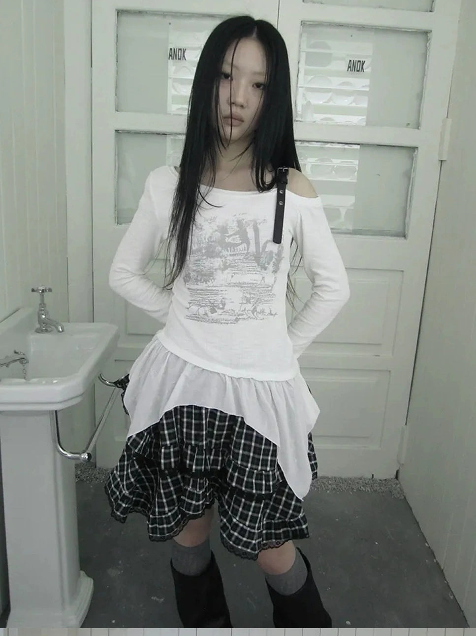 ang project Vintage Asymmetric Hem Print Long Sleeve Tee T-shirt