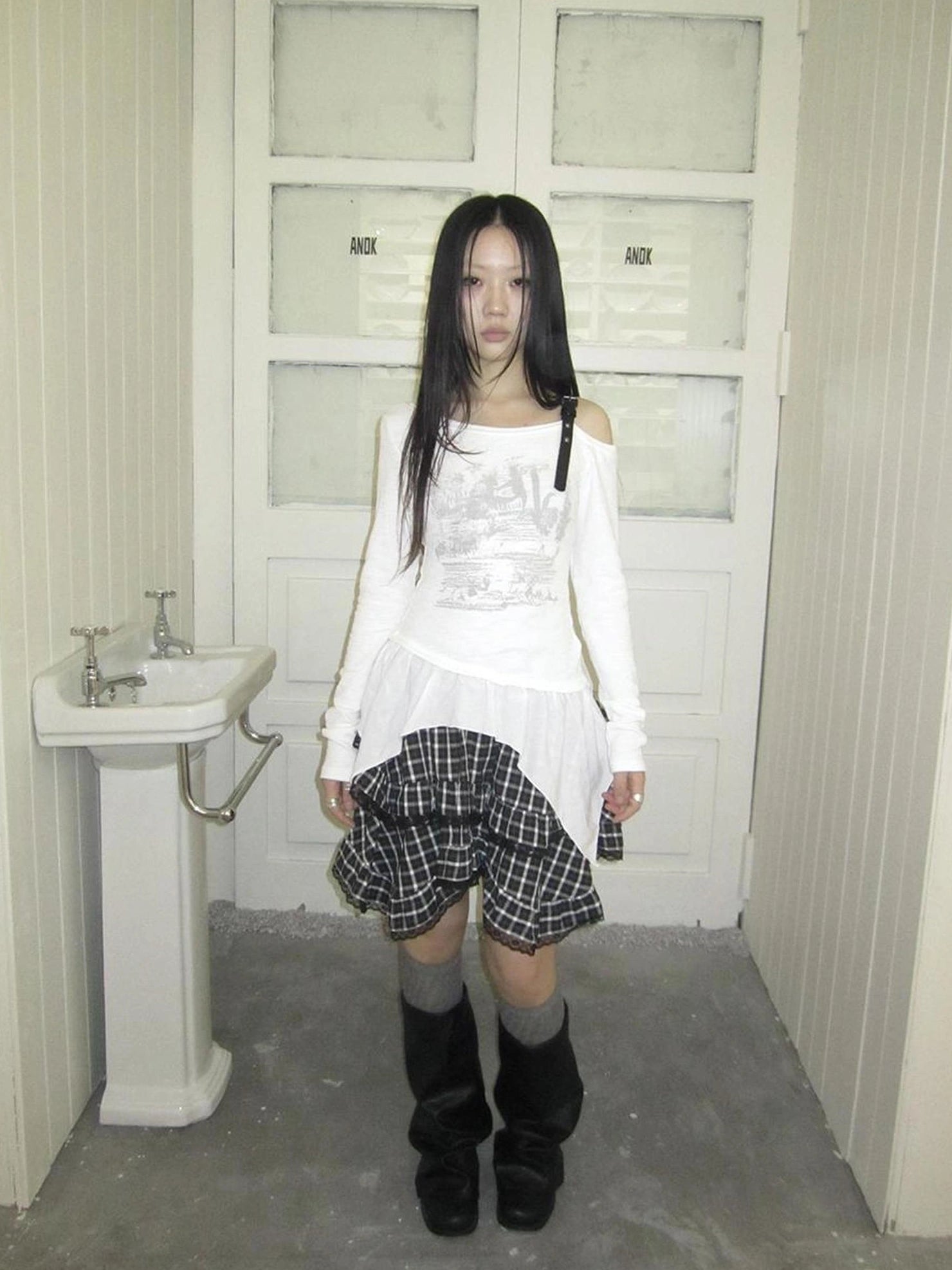 ang project Vintage Asymmetric Hem Print Long Sleeve Tee T-shirt