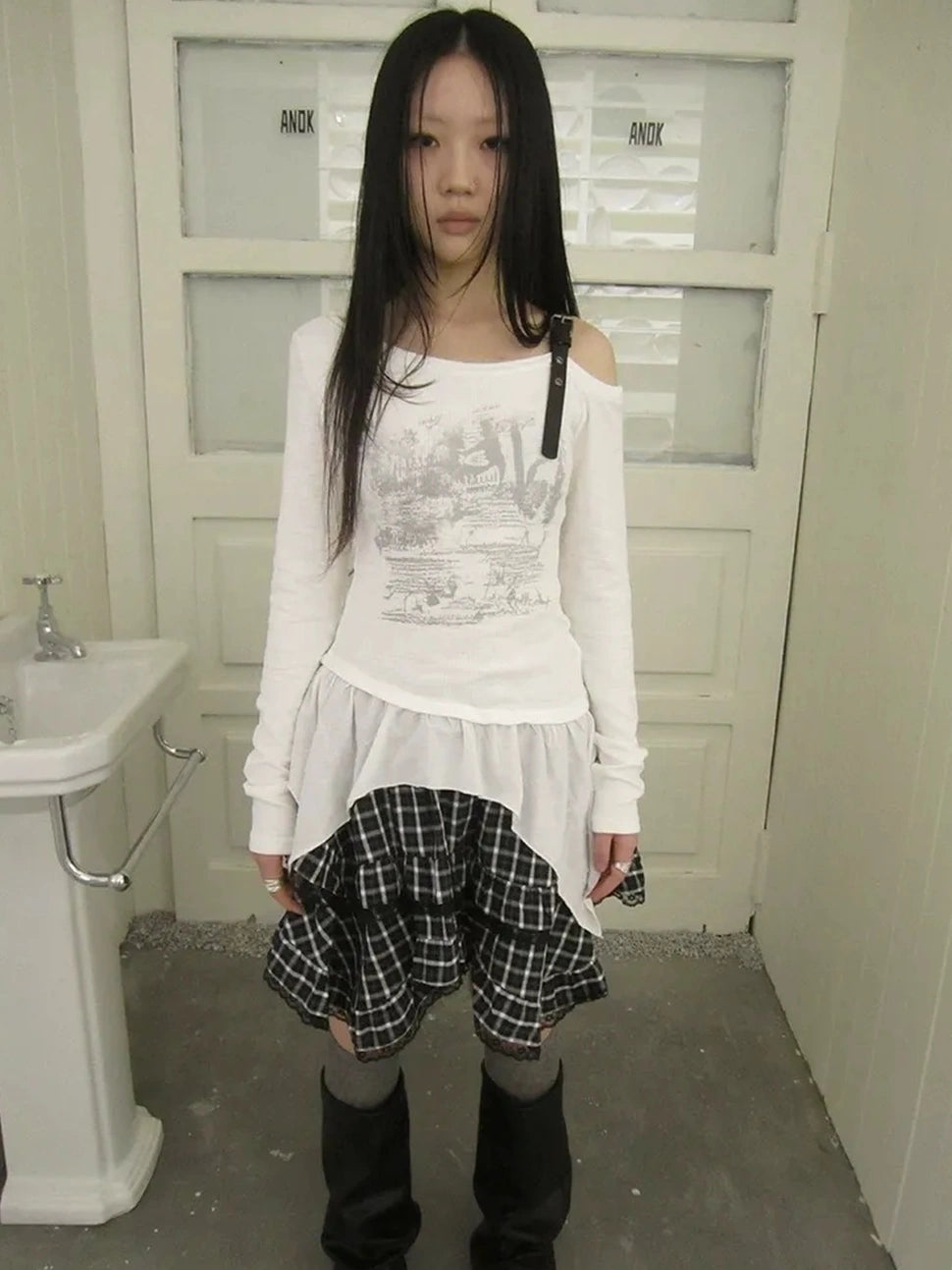 ang project Vintage Asymmetric Hem Print Long Sleeve Tee T-shirt