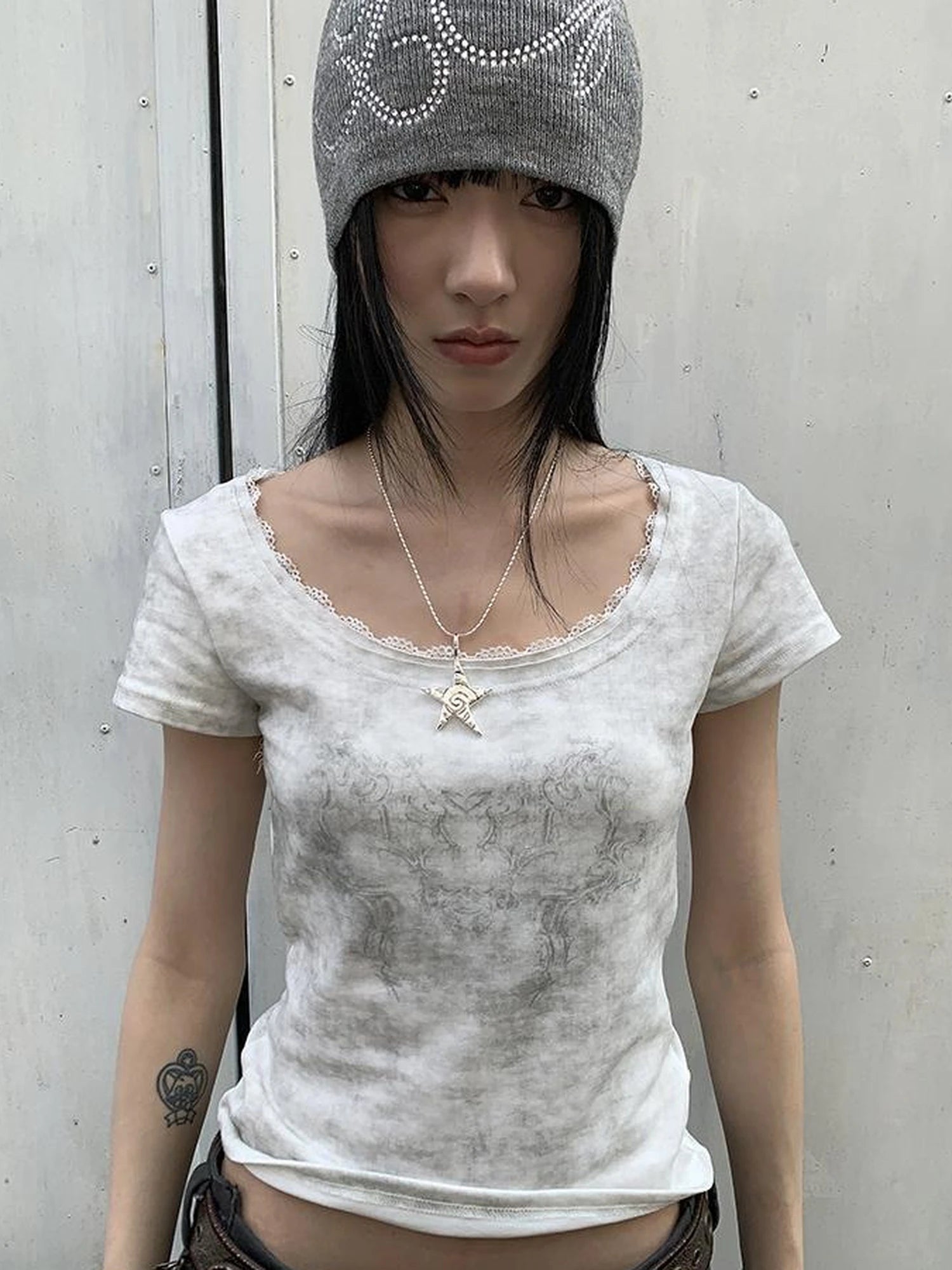 Vintage Floral Lace Collar Stretch Slim Tee