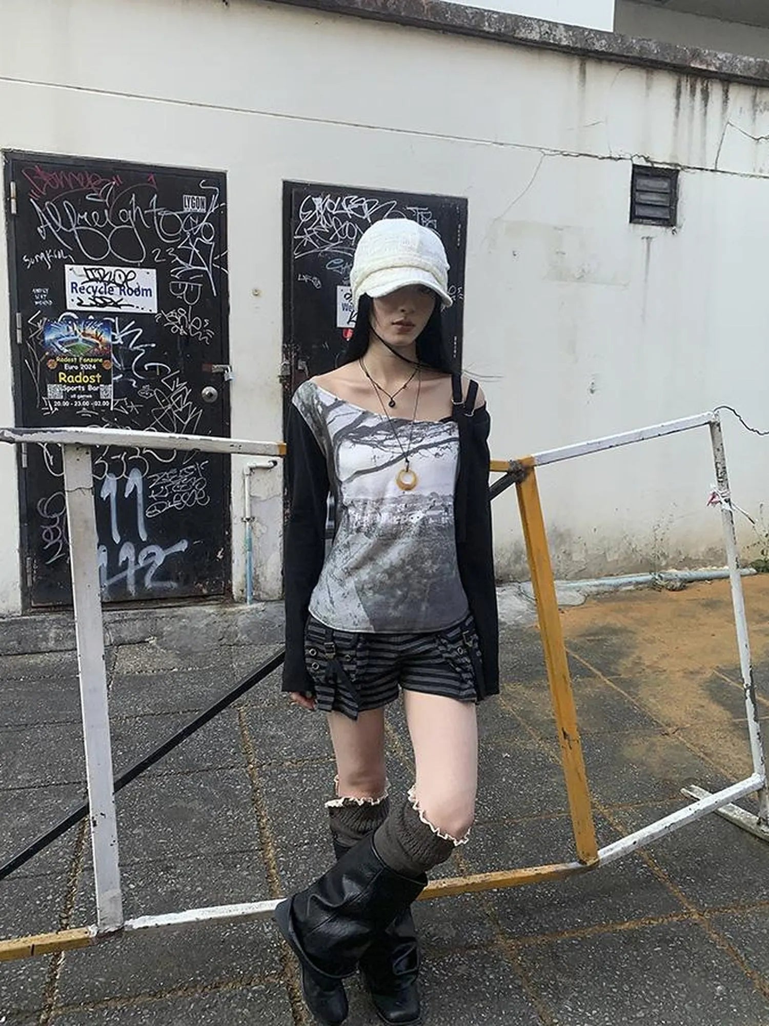 Vintage Print Patchwork Sleeve Tee
