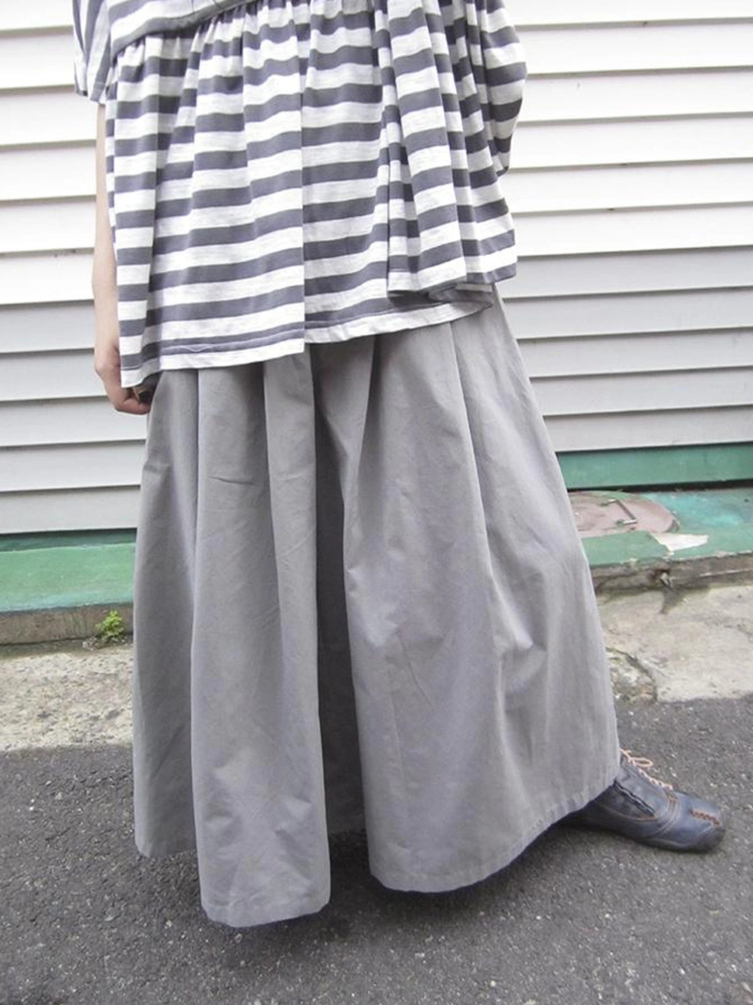 Wide Leg Cropped Pants with Elastic Waist and Pleated Detail
