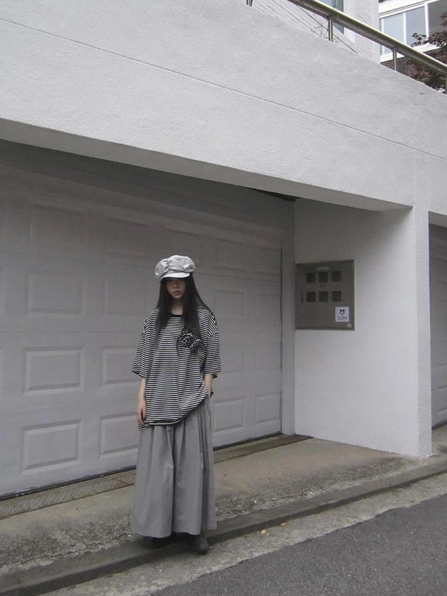 Wide Leg Cropped Pants with Elastic Waist and Pleated Detail