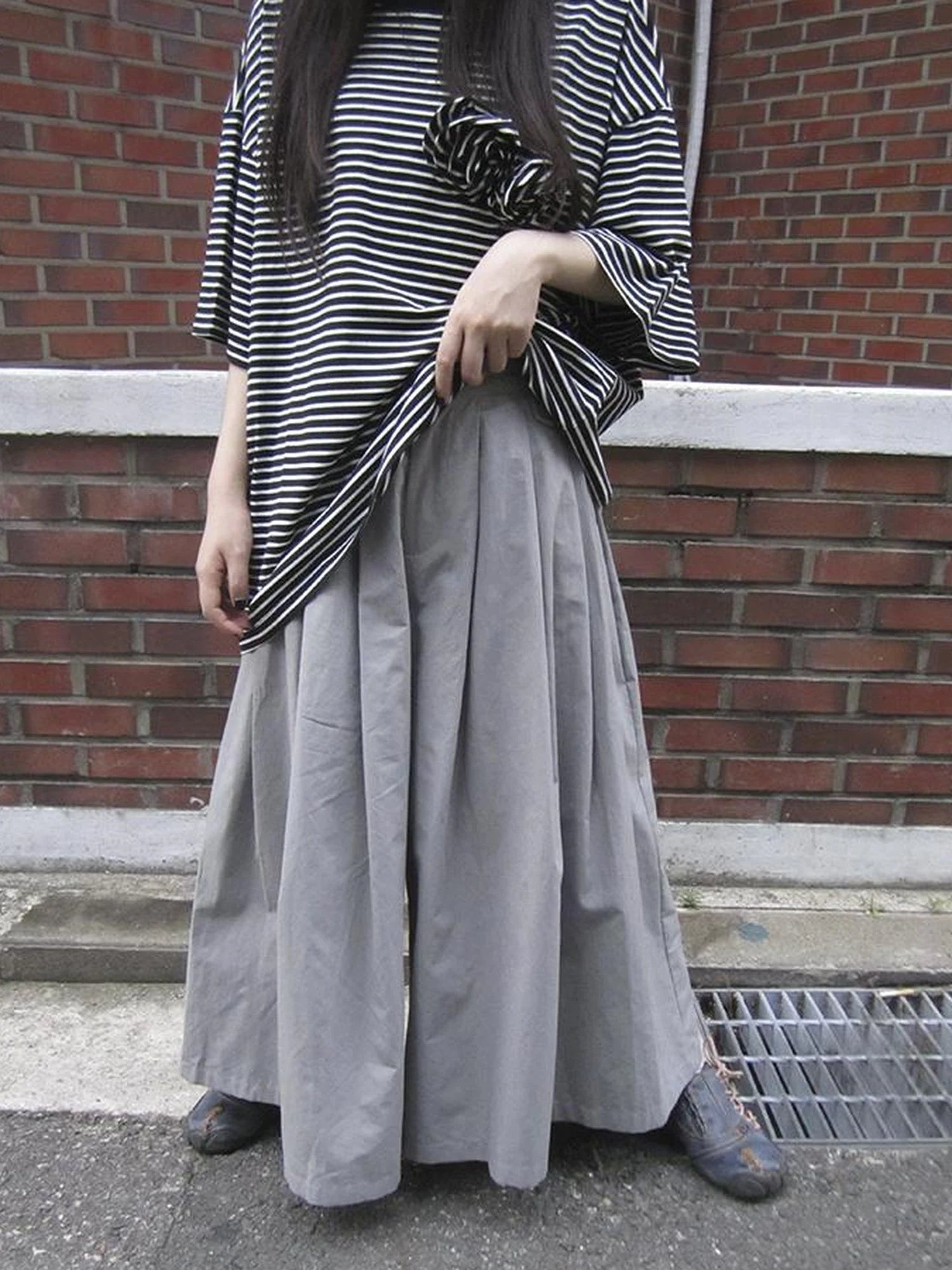 Wide Leg Cropped Pants with Elastic Waist and Pleated Detail