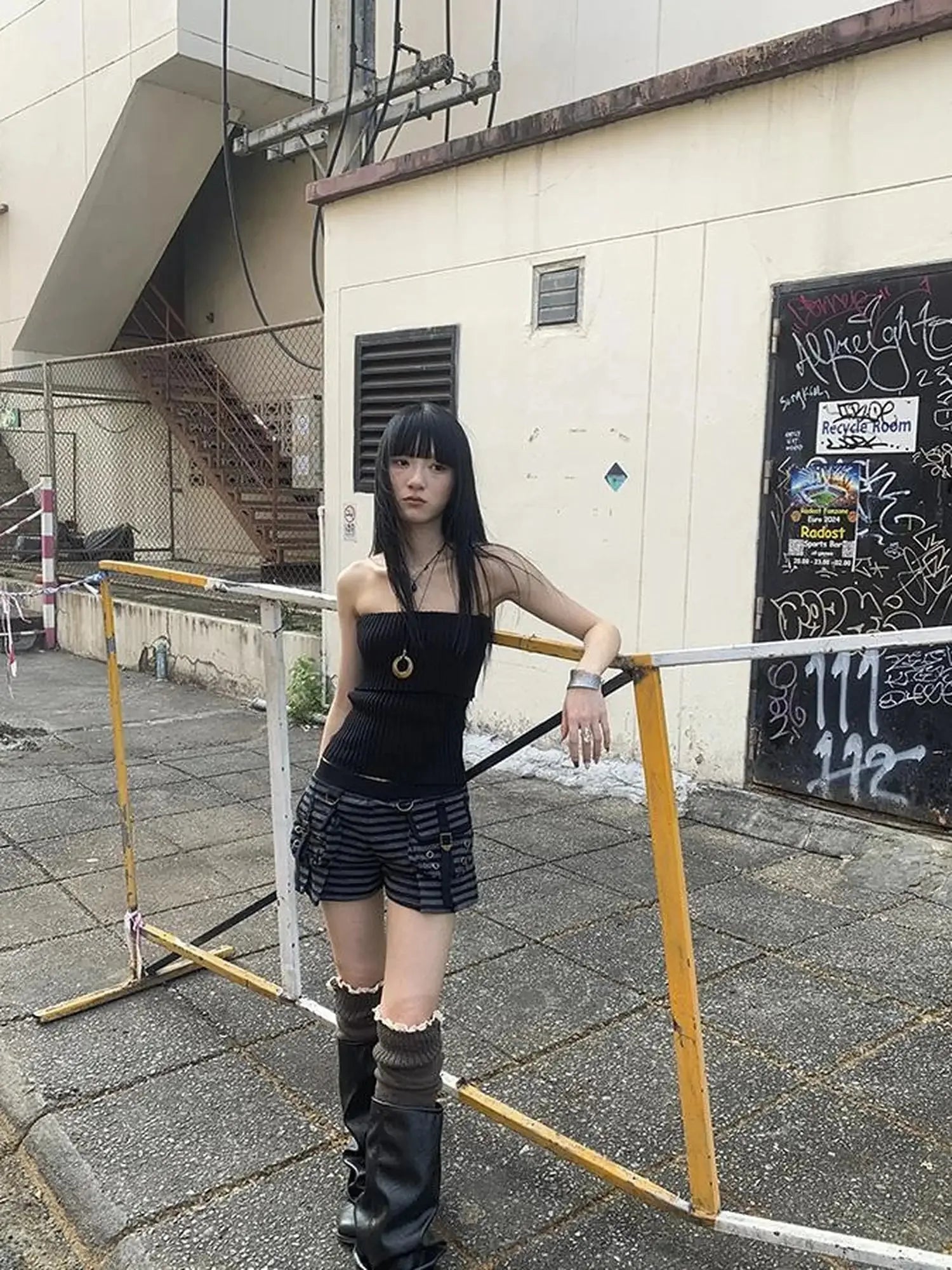 Y2K Low Waist Flap Pocket Pleated Trousers In Black Gray Stripe