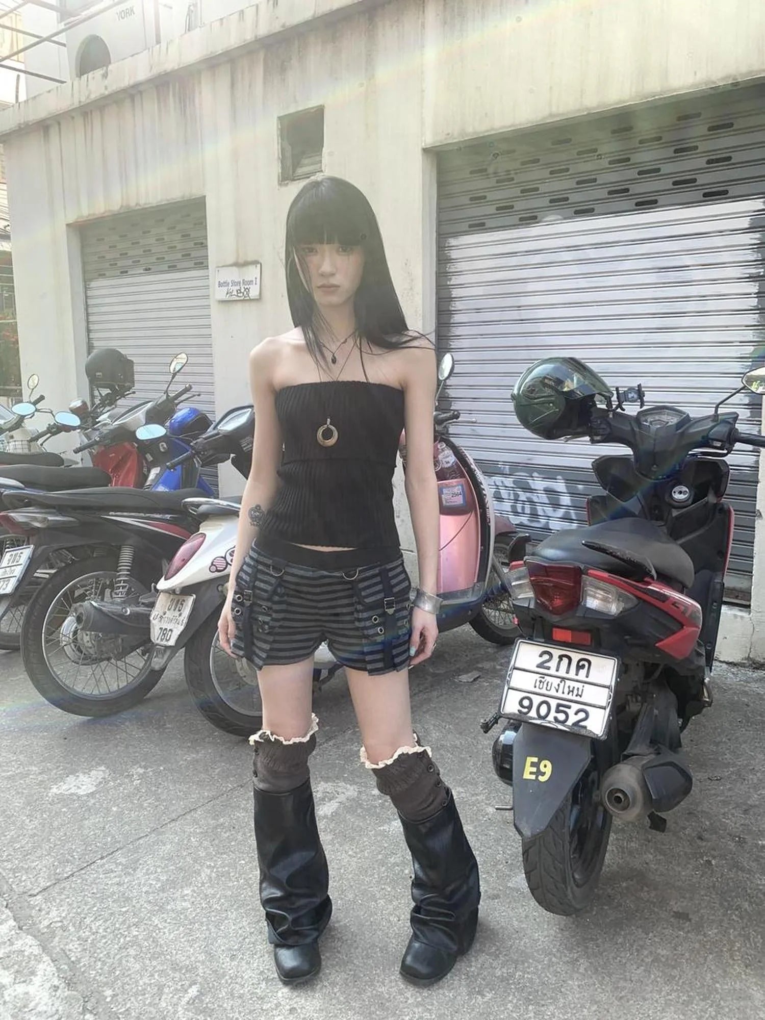 Y2K Low Waist Flap Pocket Pleated Trousers In Black Gray Stripe