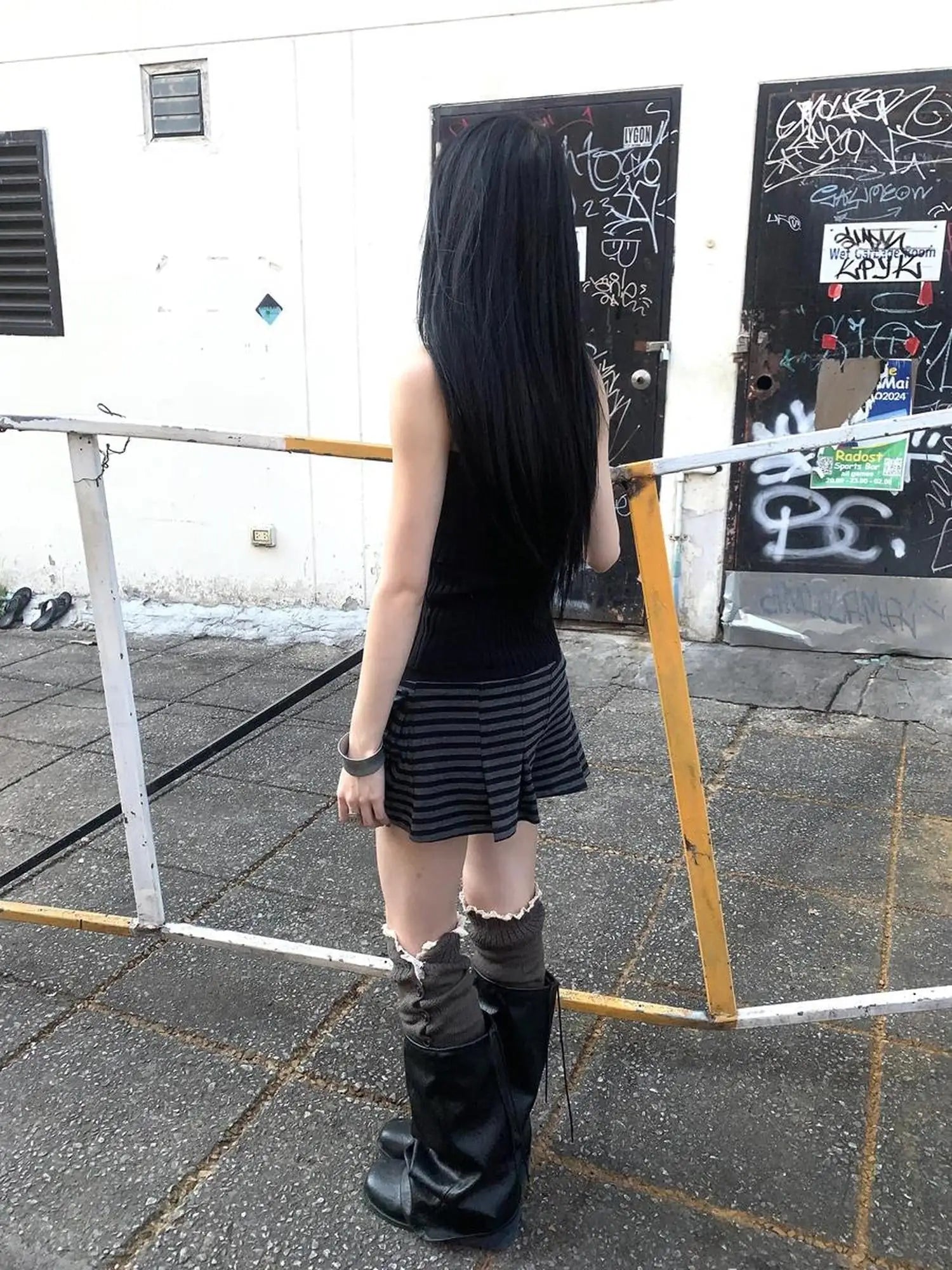 Y2K Low Waist Flap Pocket Pleated Trousers In Black Gray Stripe