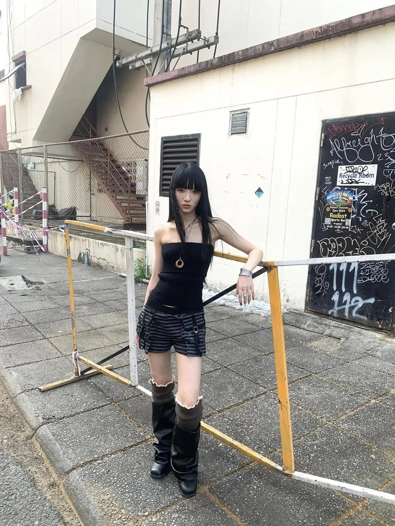 Y2K Low Waist Flap Pocket Pleated Trousers In Black Gray Stripe