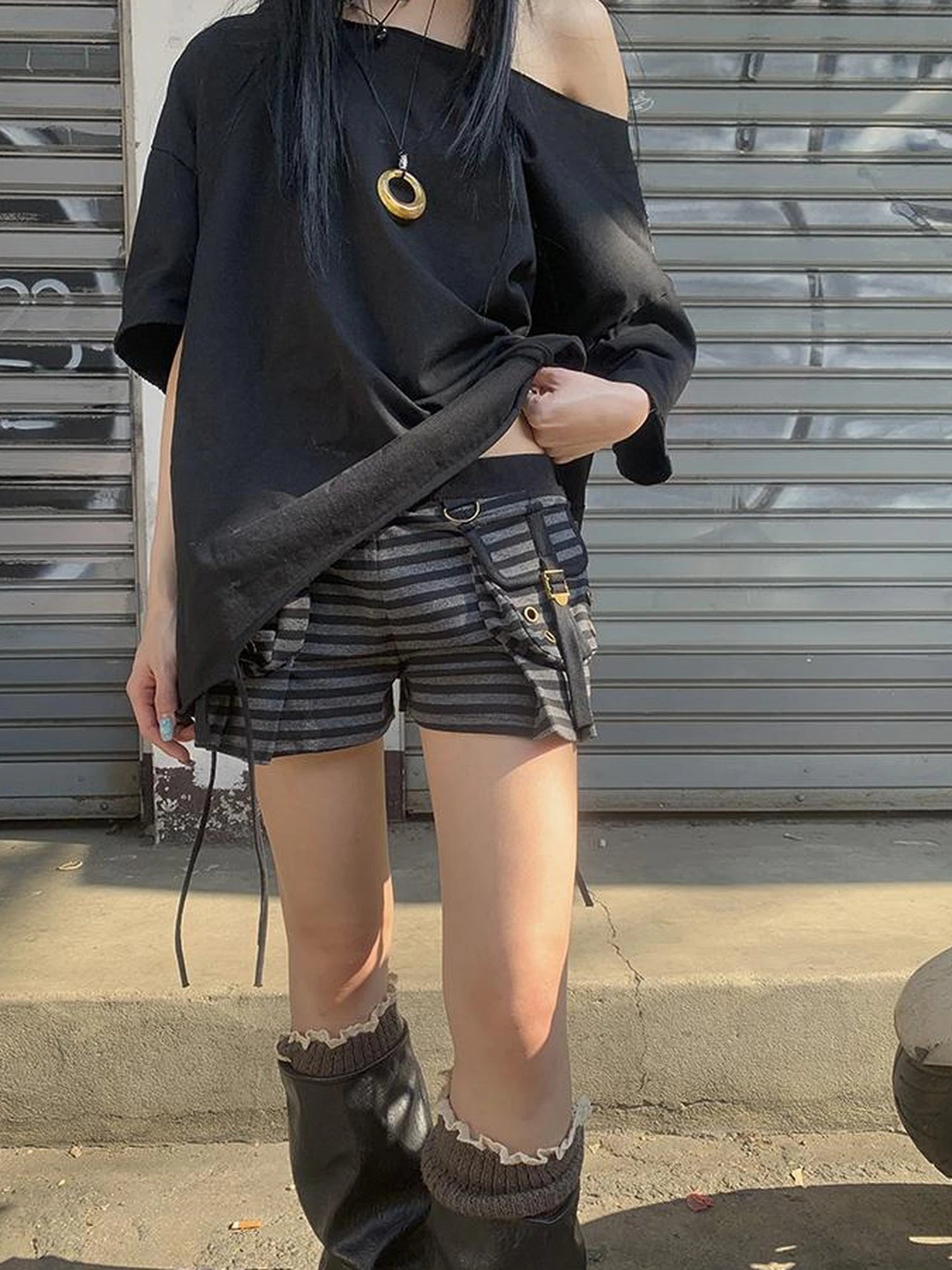 Y2K Low Waist Flap Pocket Pleated Trousers In Black Gray Stripe