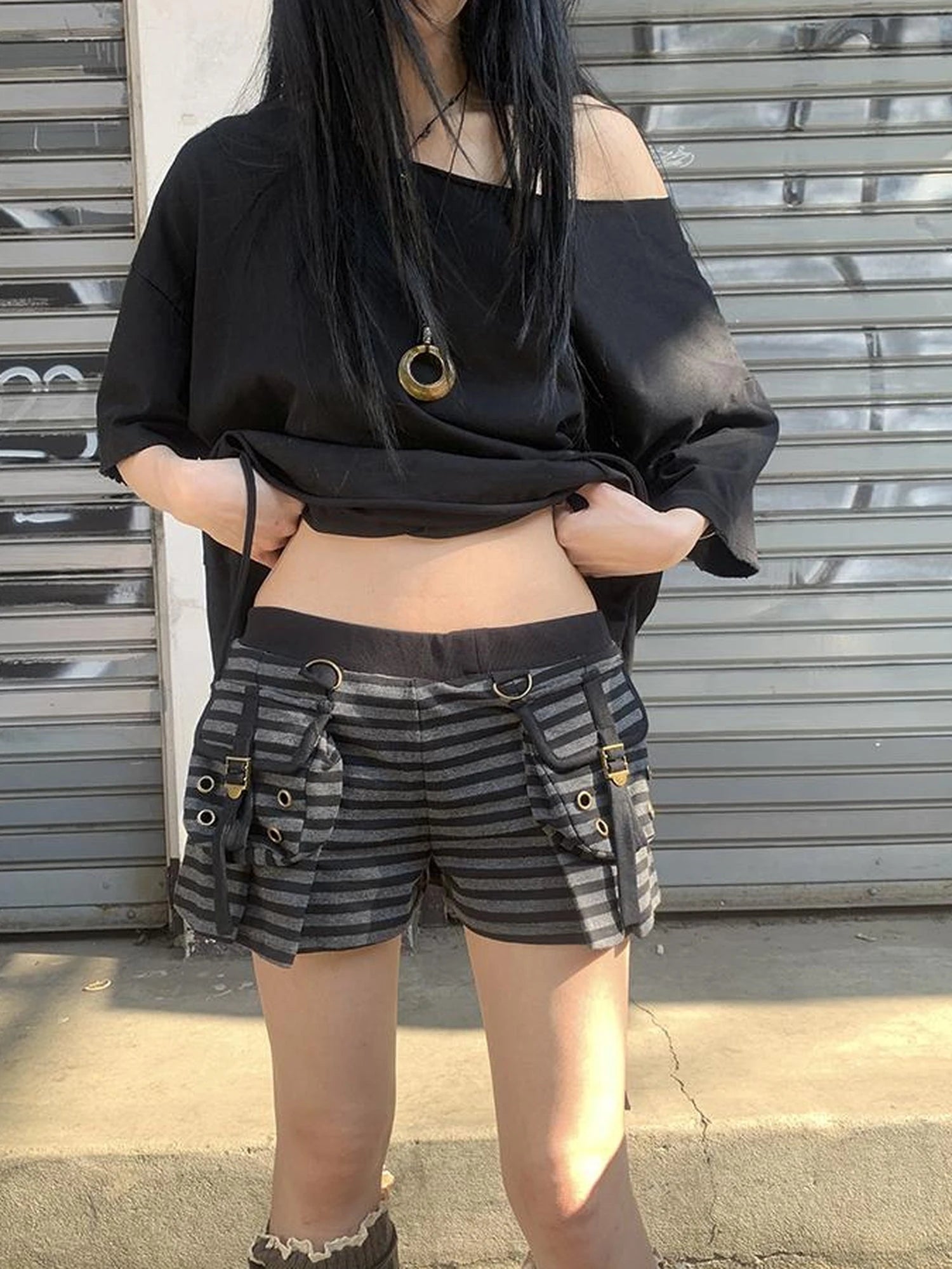 Y2K Low Waist Flap Pocket Pleated Trousers In Black Gray Stripe