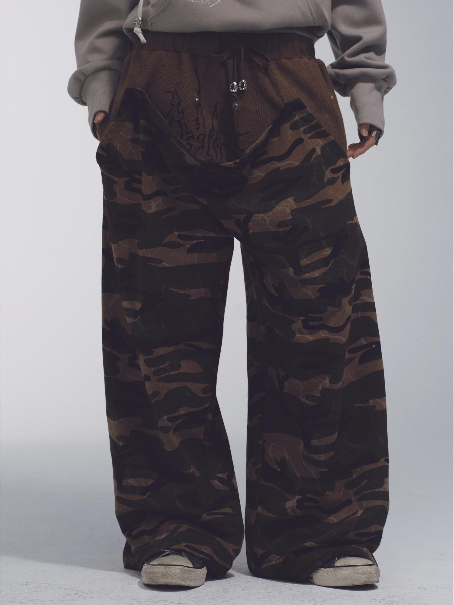 NONAME SPACE Deformed Camo Low Waist Sweatpants Loose Fit Stretch Print