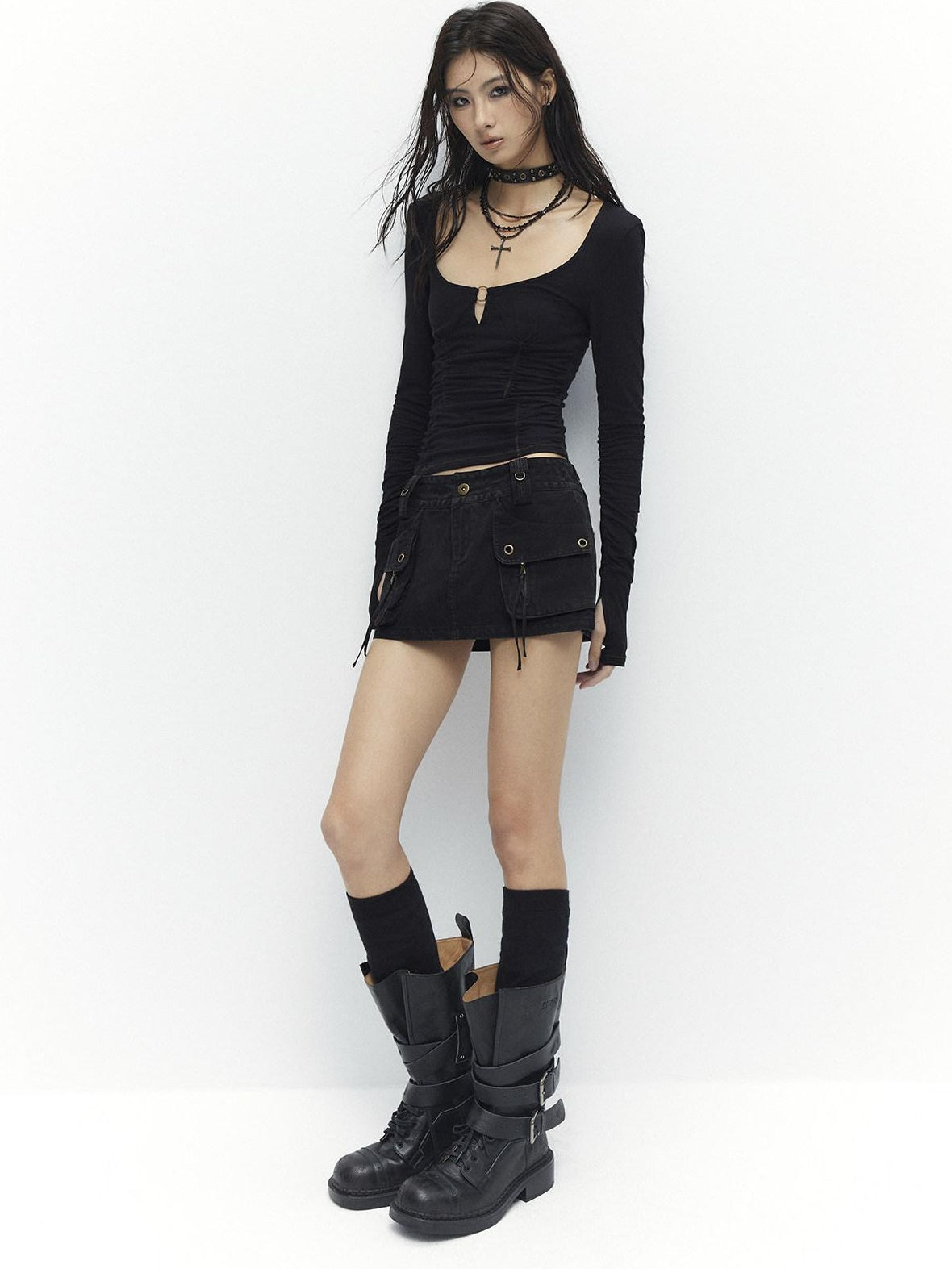 Low pixel Slim Fit Ruched Stretch Cotton Gothic Black Women U Neck Long Sleeve Crop Tops