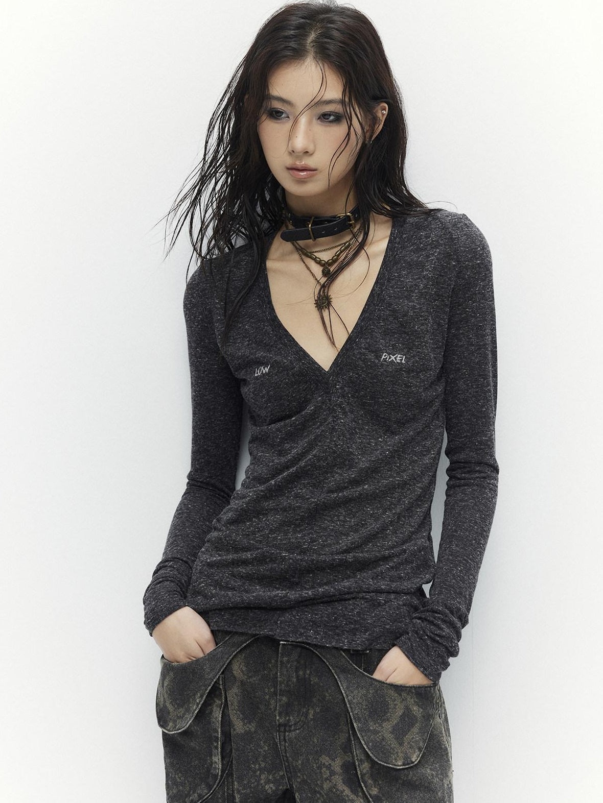 Low pixel Linen Blend Printed Slim Fit V-neck Women Black Long Sleeve T-Shirts