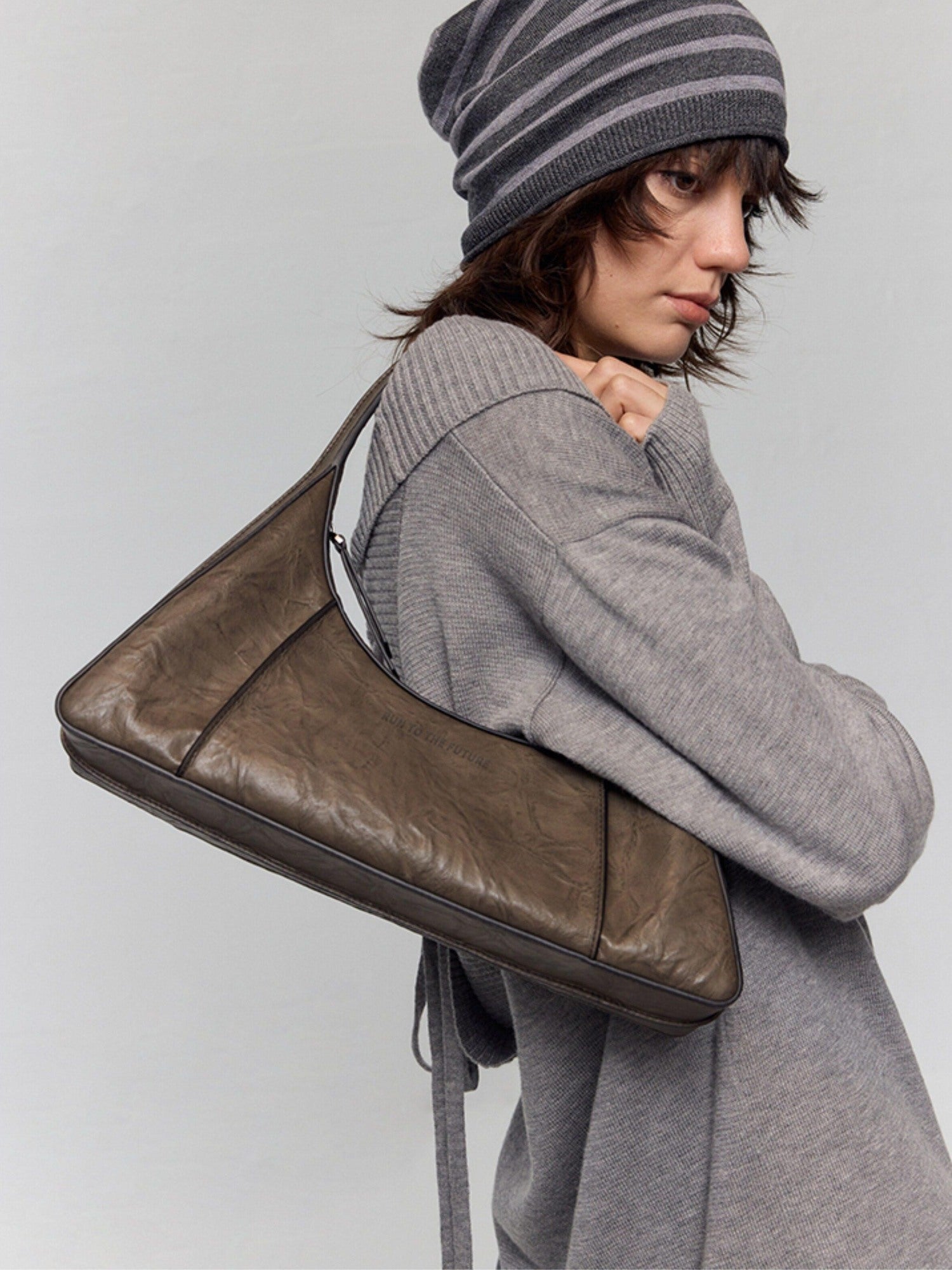 RUN TO THE FUTURE Waxed Leather Soft Handle Vintage Topstitch Medium Zipper Daily Handbags