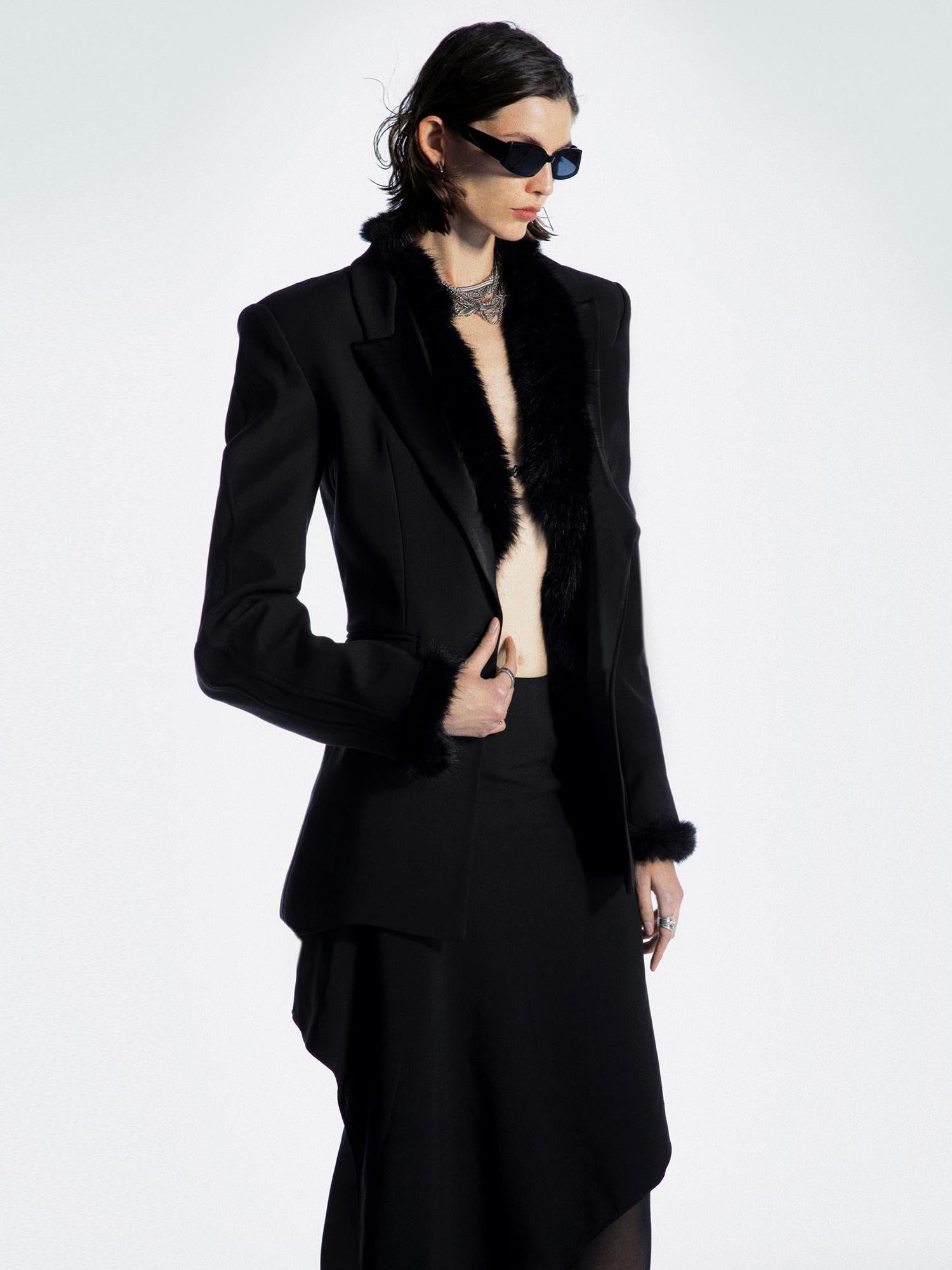 commonce net Black Fur Collar Curved Hem Knit Base Layer