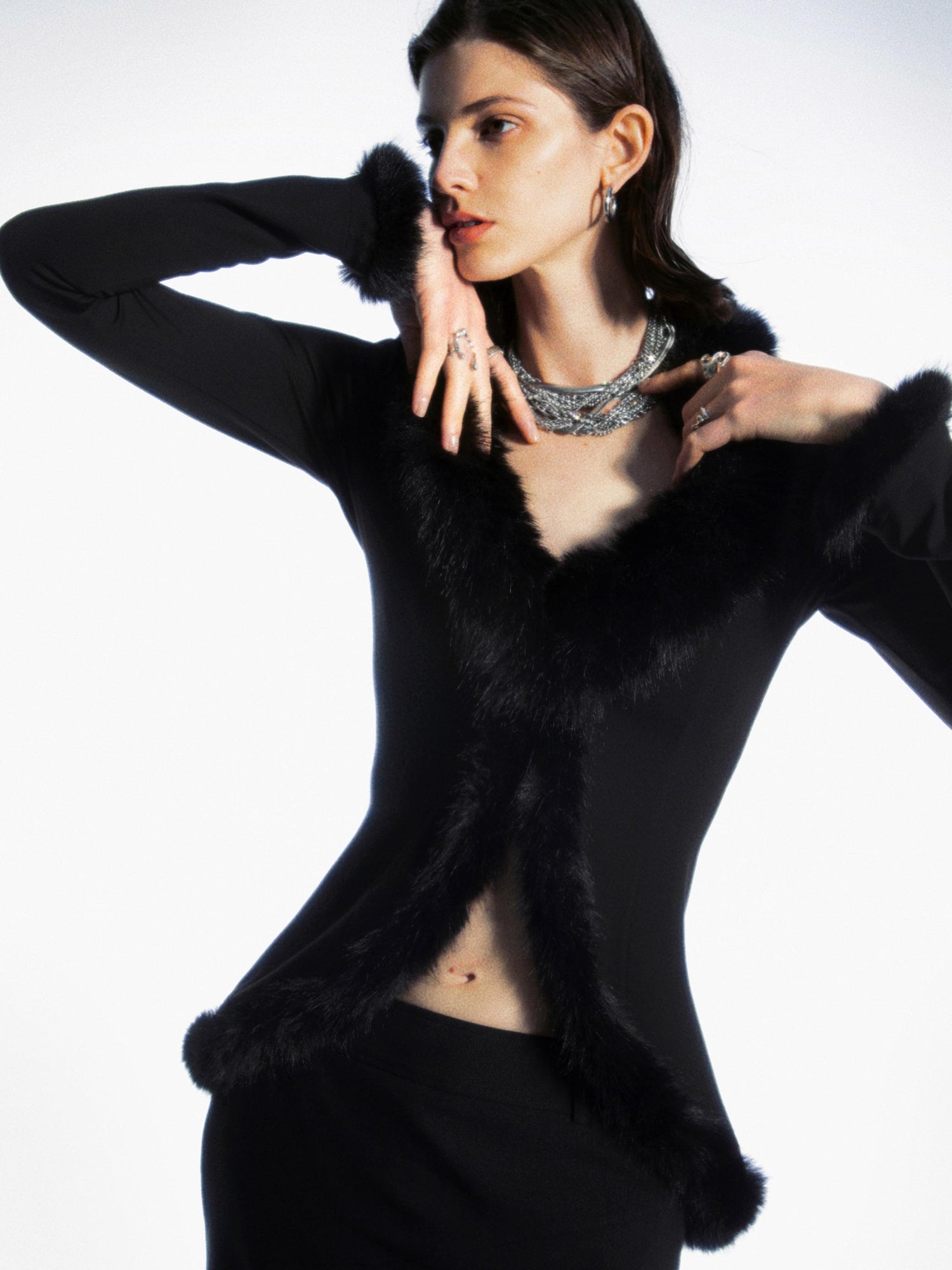 commonce net Black Fur Collar Curved Hem Knit Base Layer