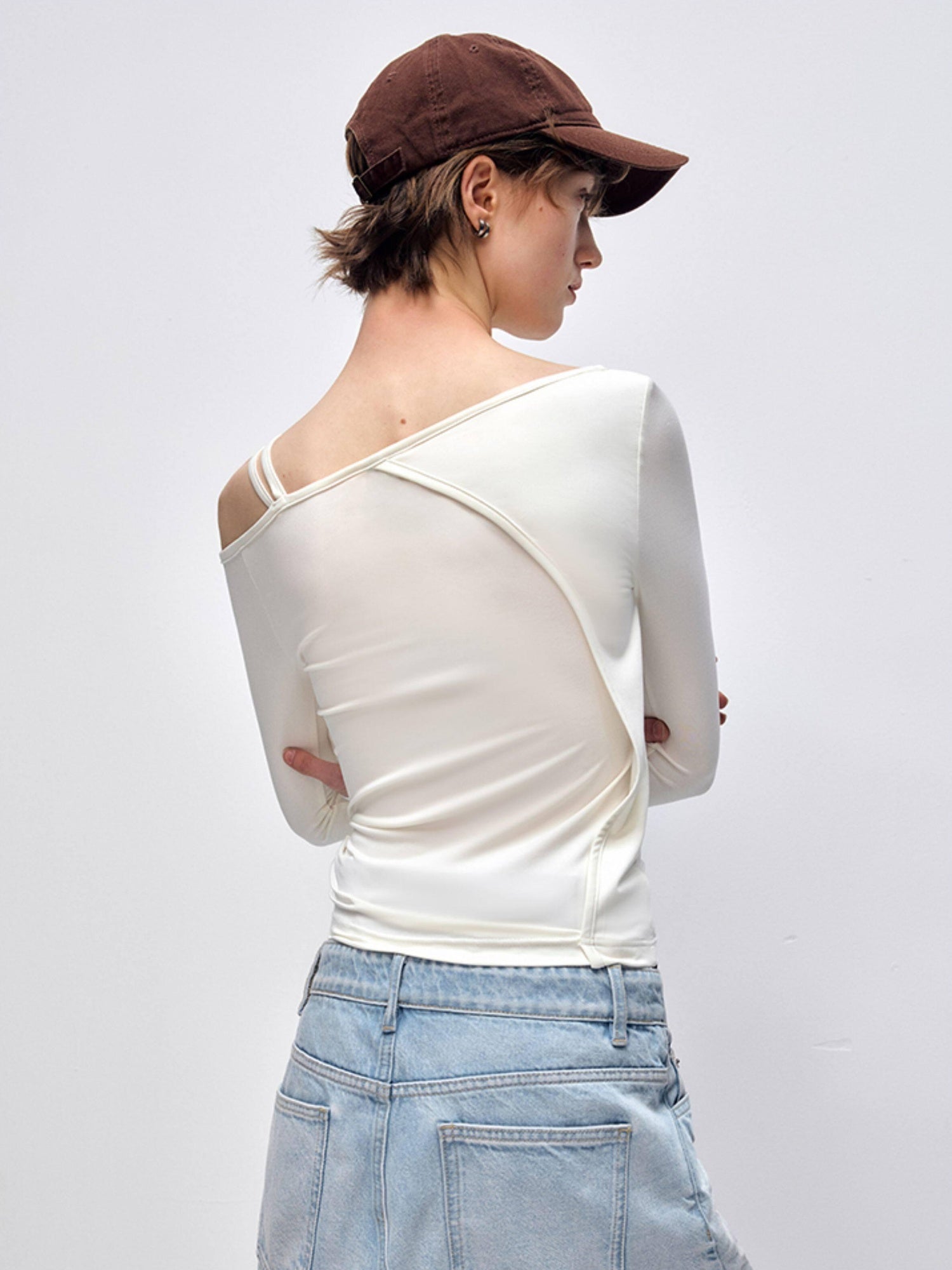 RUN TO THE FUTURE Quick Dry Modal Slim Asymmetric Neckline Cream Cropped Long Sleeve T-Shirts