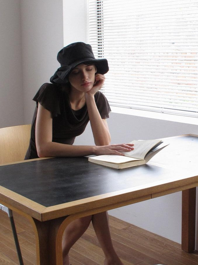 Mito de dar Black Bow Knitted Wide Brim Round Top Women&