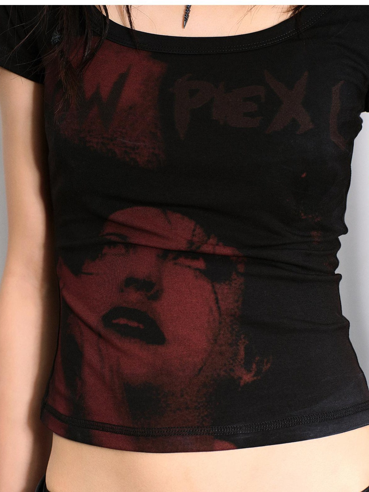 Low pixel Lyocell Cotton Blend Punk Printed Slim Fit Black Crop Tee Basic Crop Tops