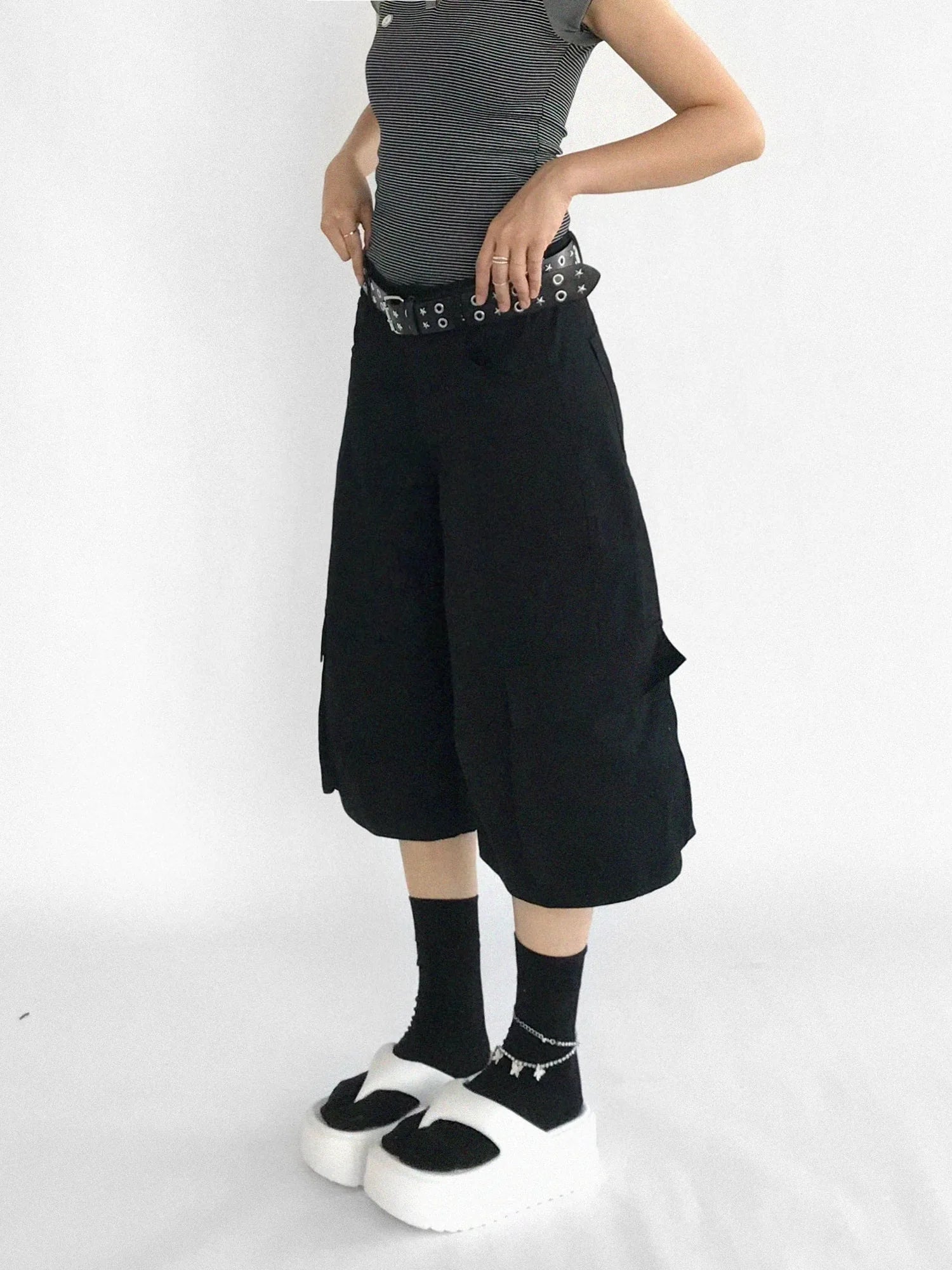 Adjustable Low Rise Wide Leg Cargo Capri Cotton Shorts