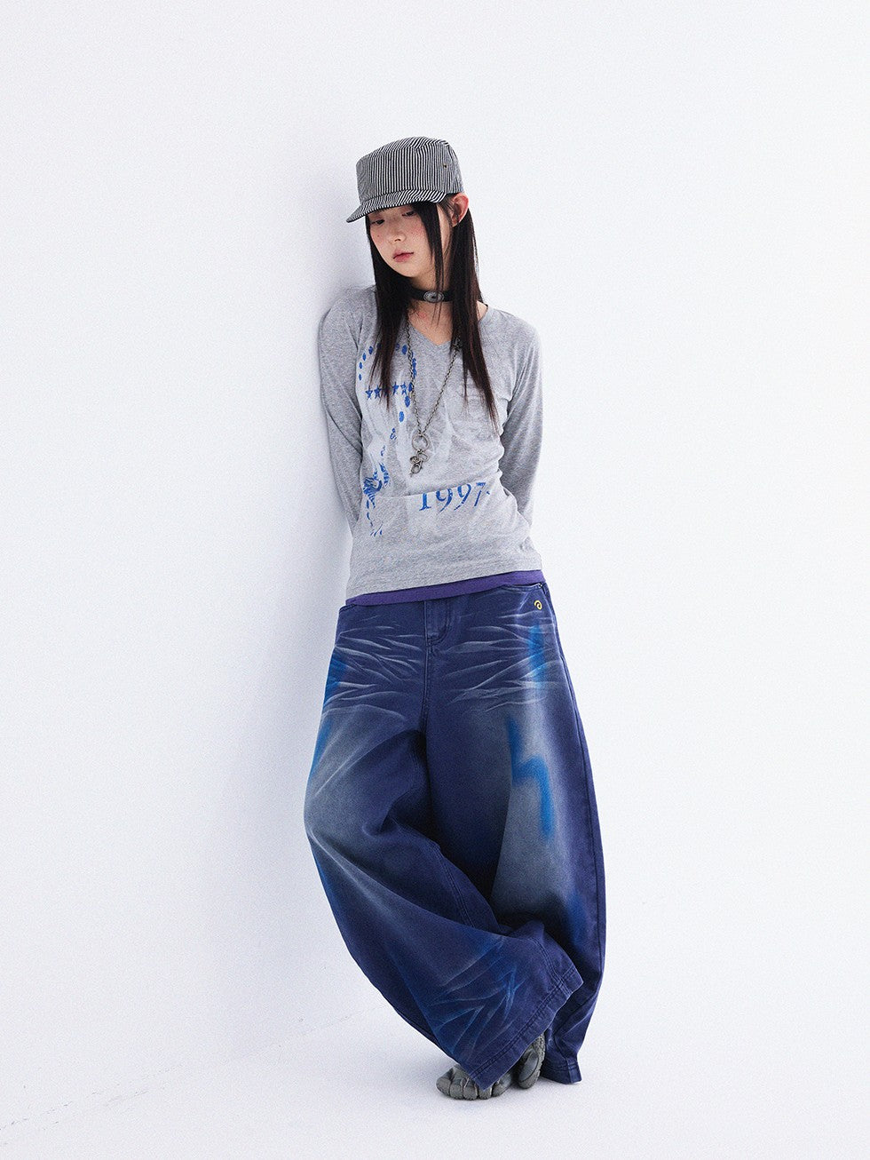 innomoood Distressed Print Colorblock V-neck Women&